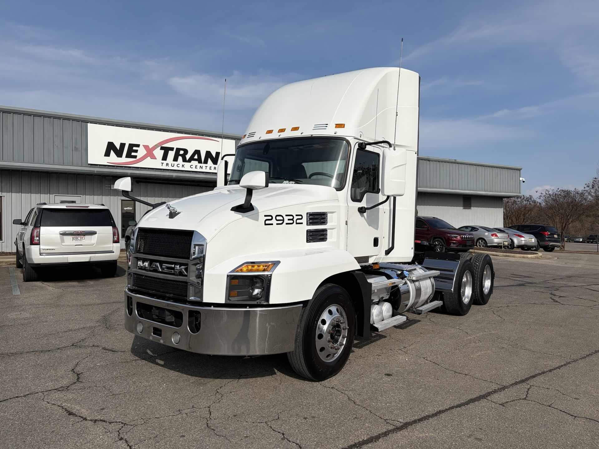 2023 Mack AN64T