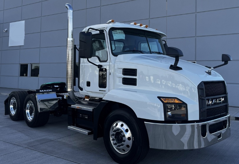 2025 Mack AN64T