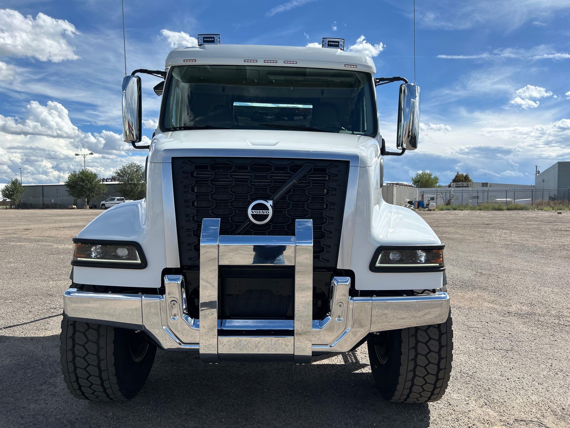 2027 Volvo VHD 300 in Commerce City, CO — photo 6