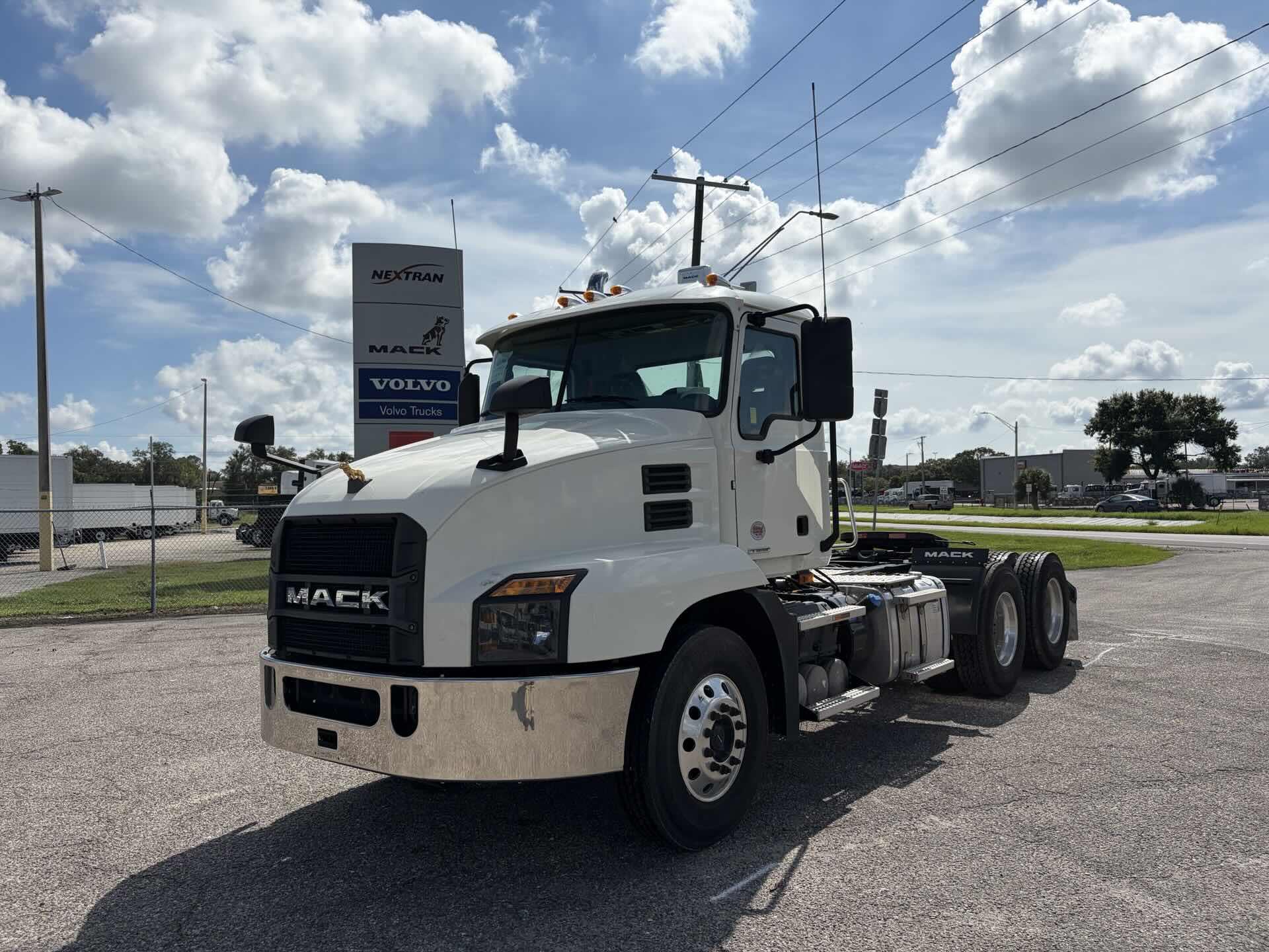 2025 Mack AN64T