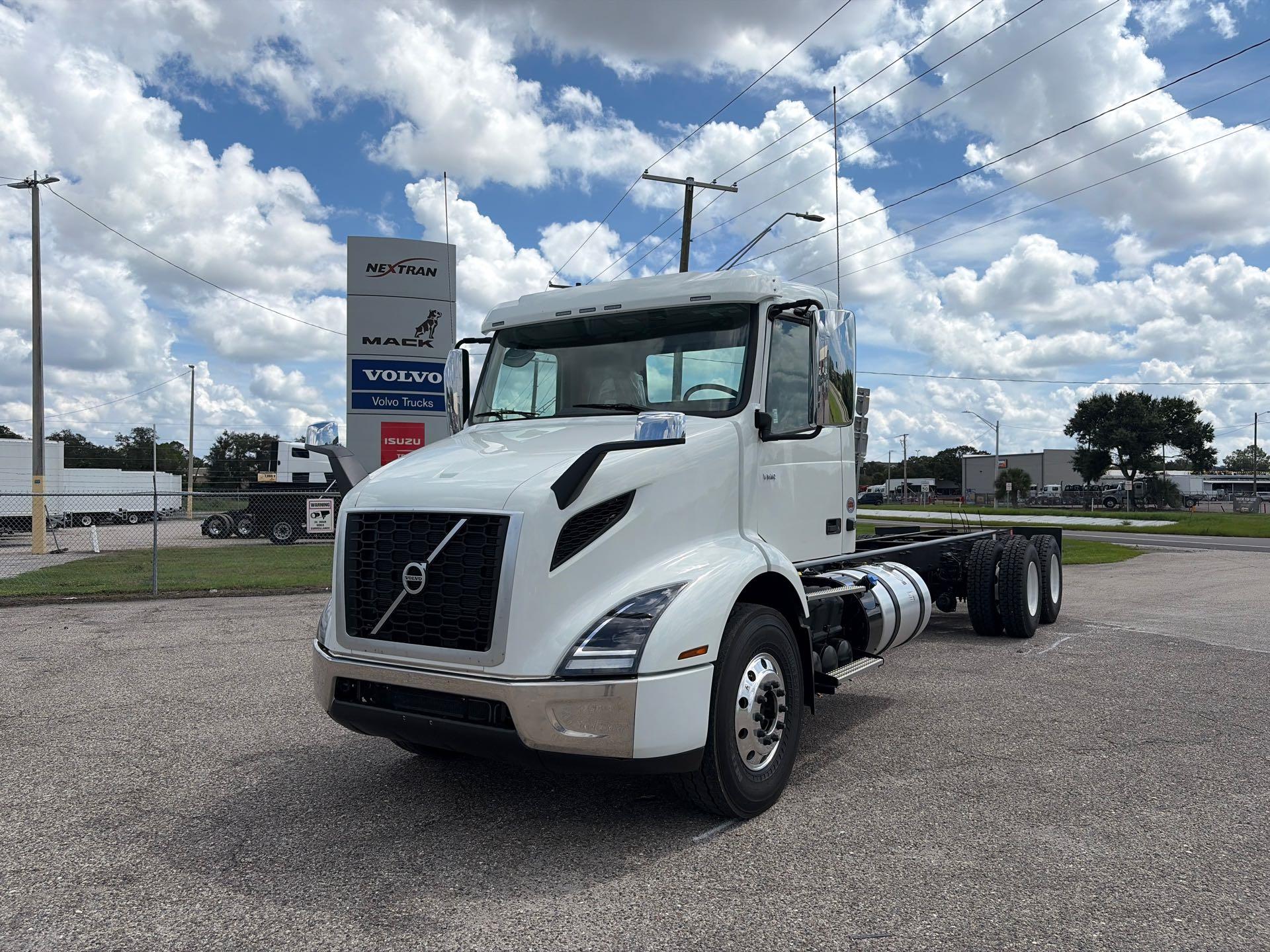 2027 Volvo VNR64300