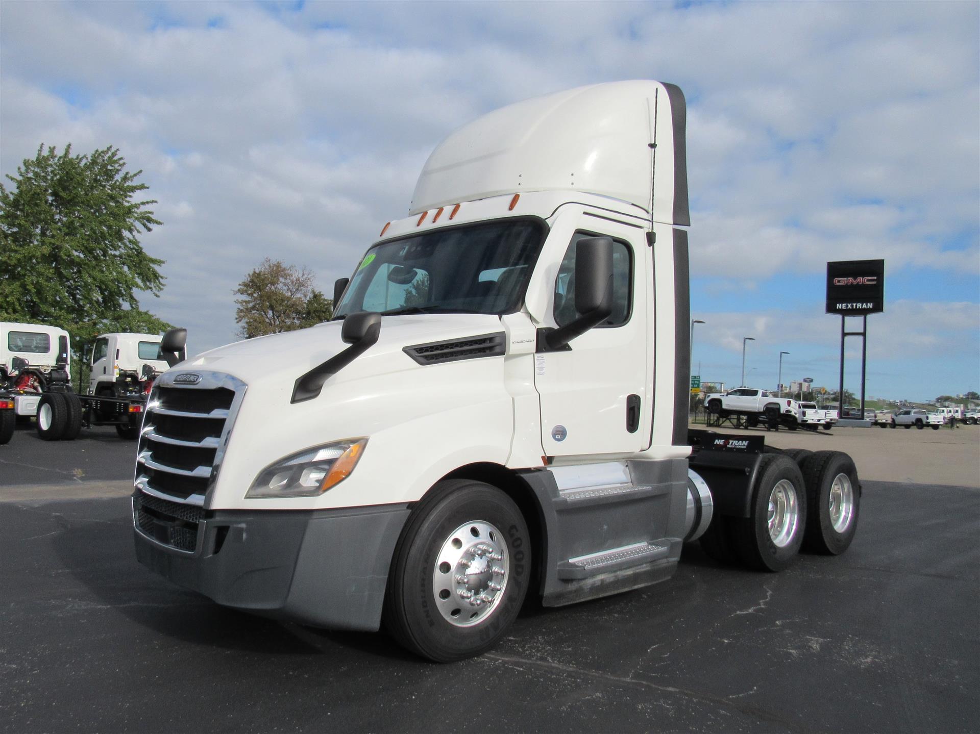 2021 Freightliner CA126DC