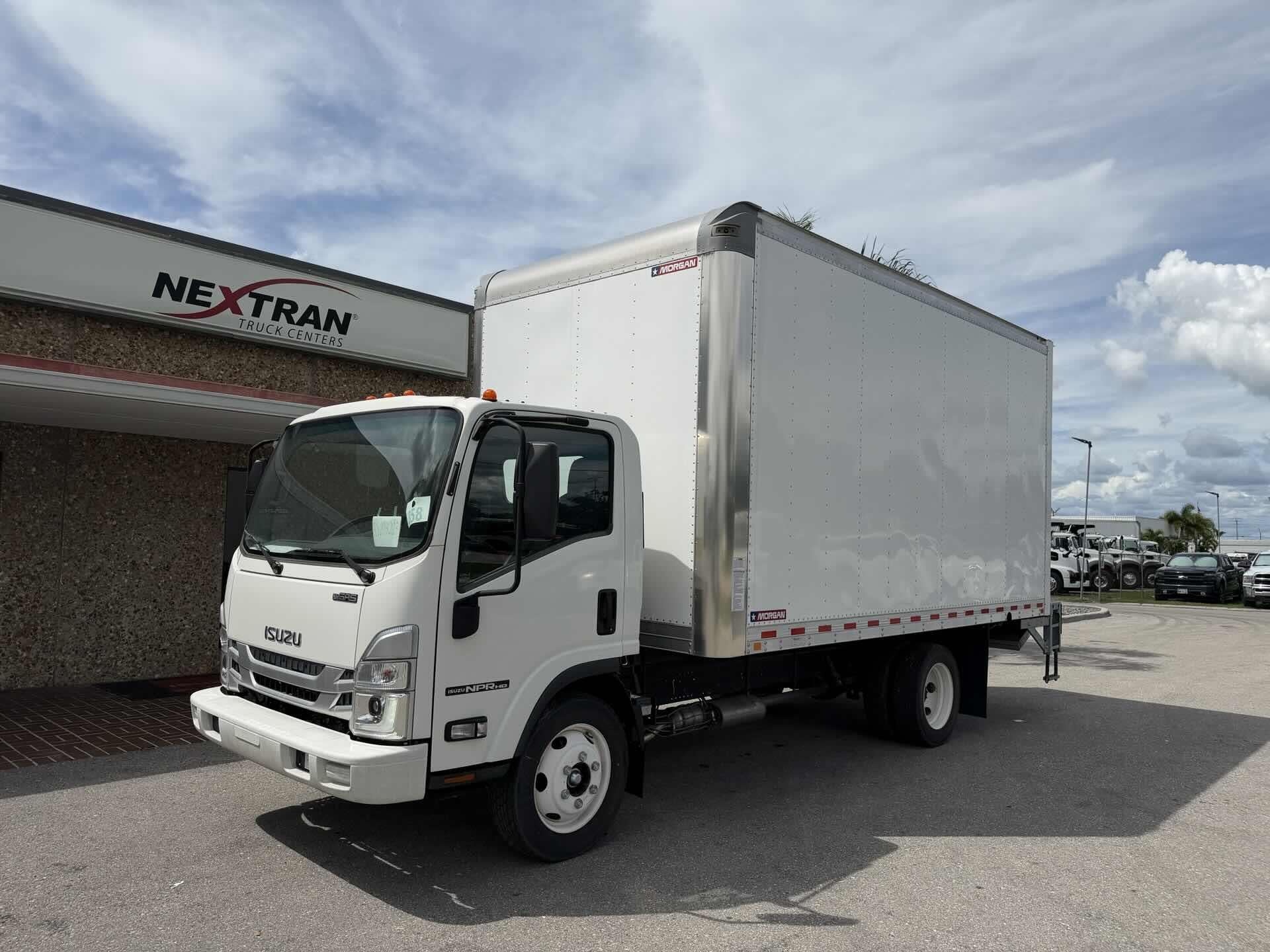 2025 Isuzu NPRXD-3Y404
