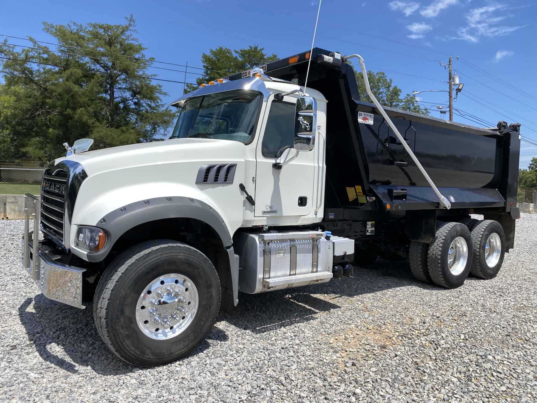 2023 Mack GR64F