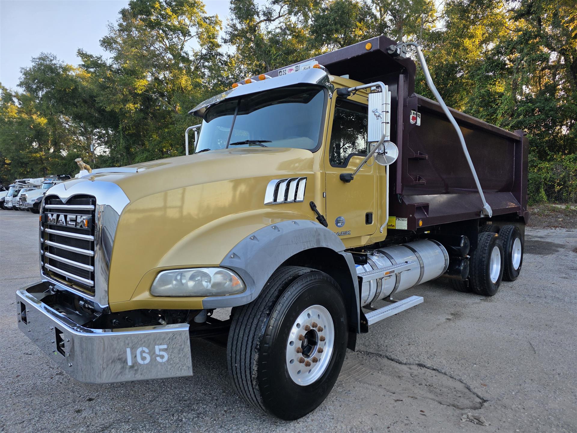 2017 Mack GU813