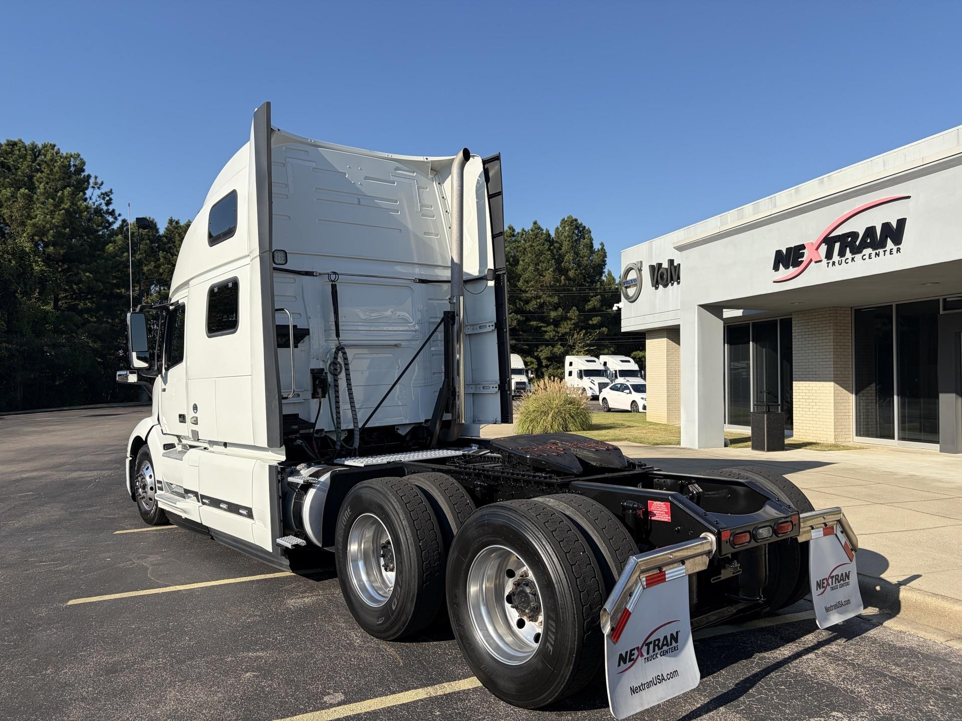 2023 Volvo VNL 860 in Fultondale, AL — photo 6