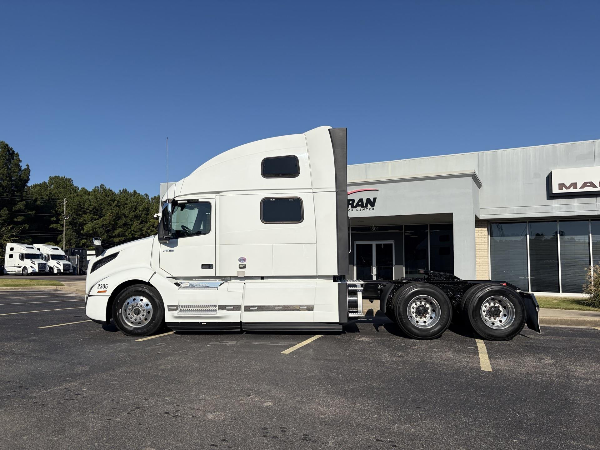 2023 Volvo VNL 860 in Fultondale, AL — photo 7