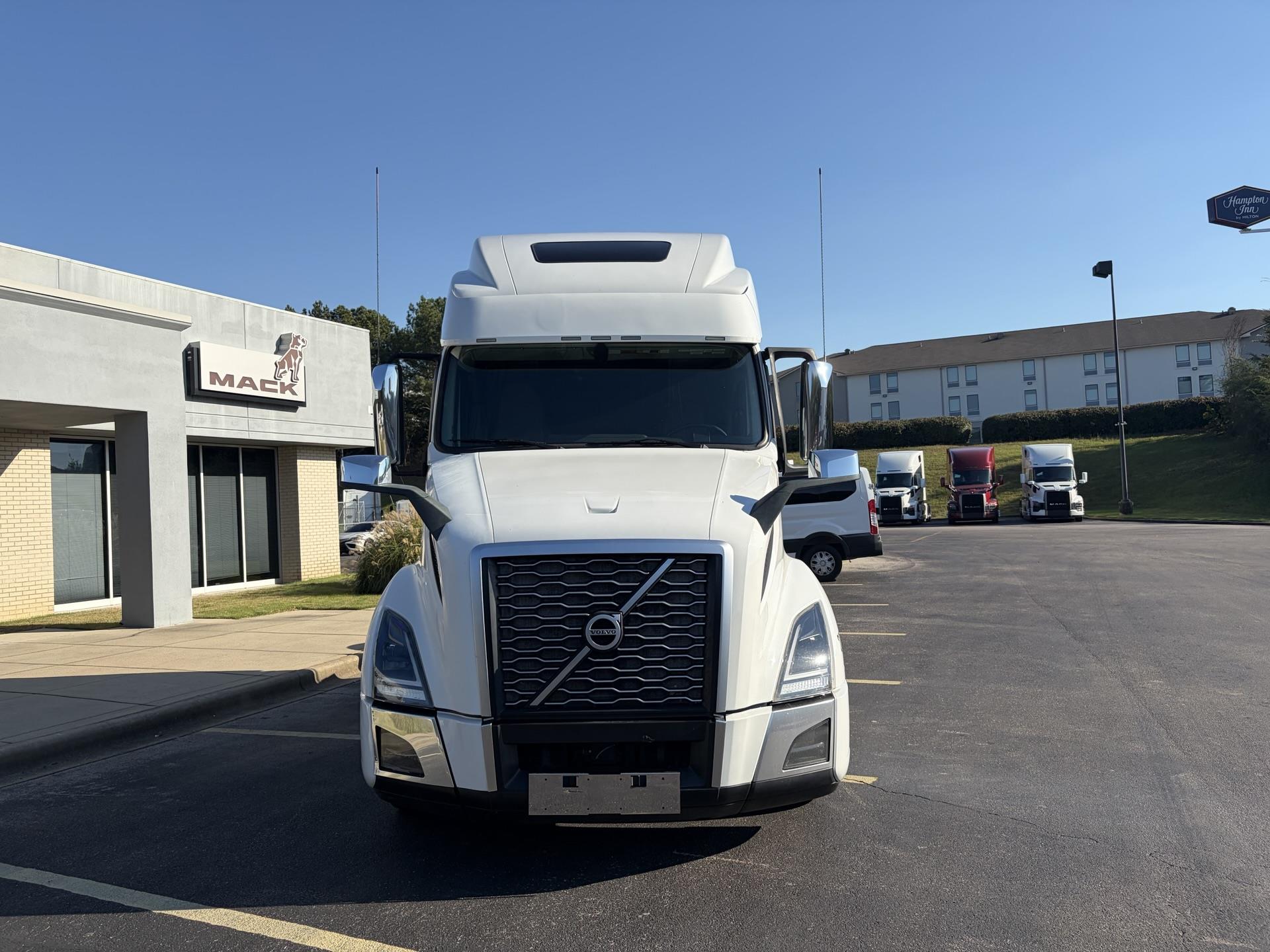 2023 Volvo VNL 860 in Fultondale, AL — photo 2