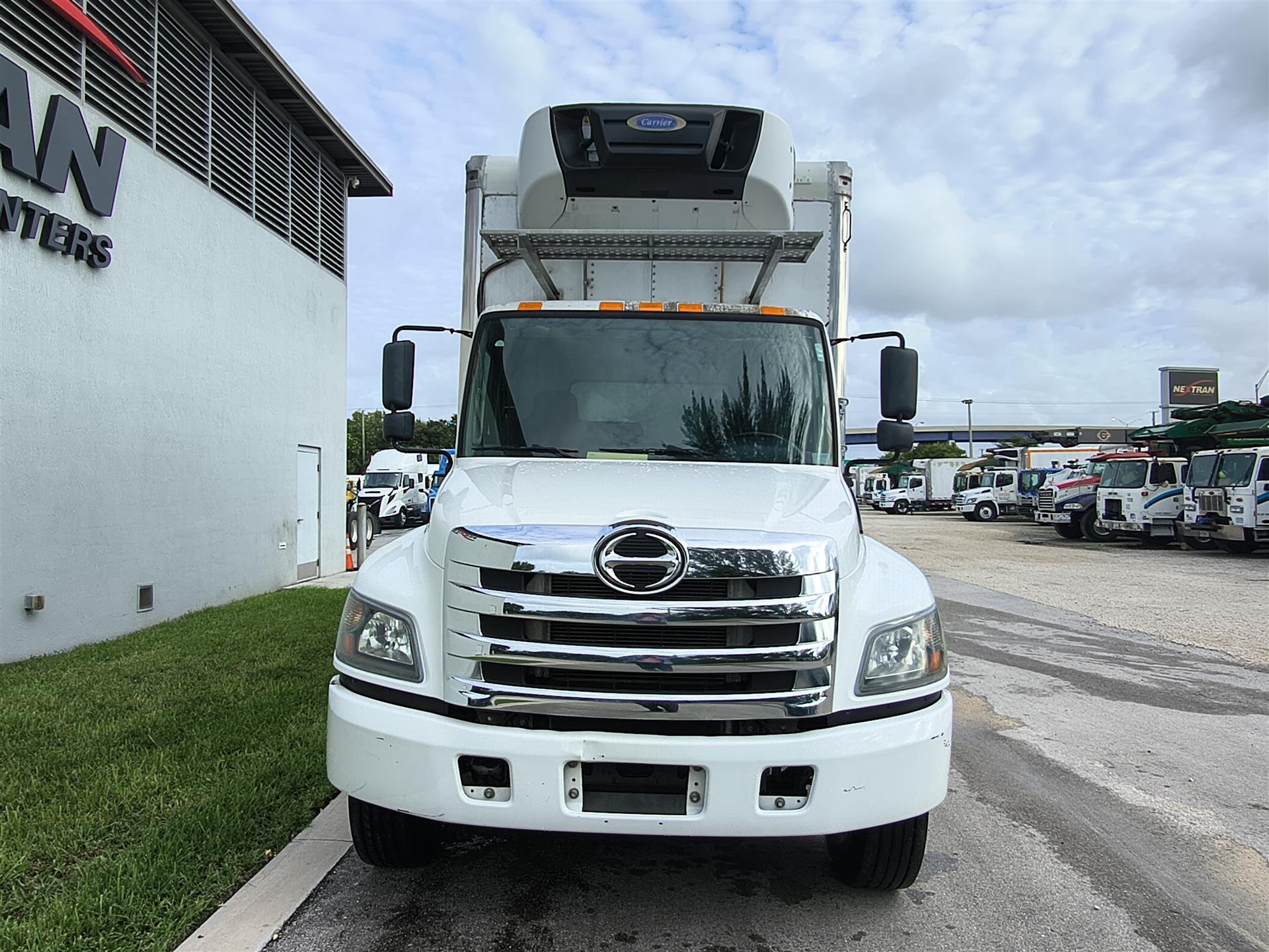 2020 Hino 268 in Fort Lauderdale, FL — photo 2