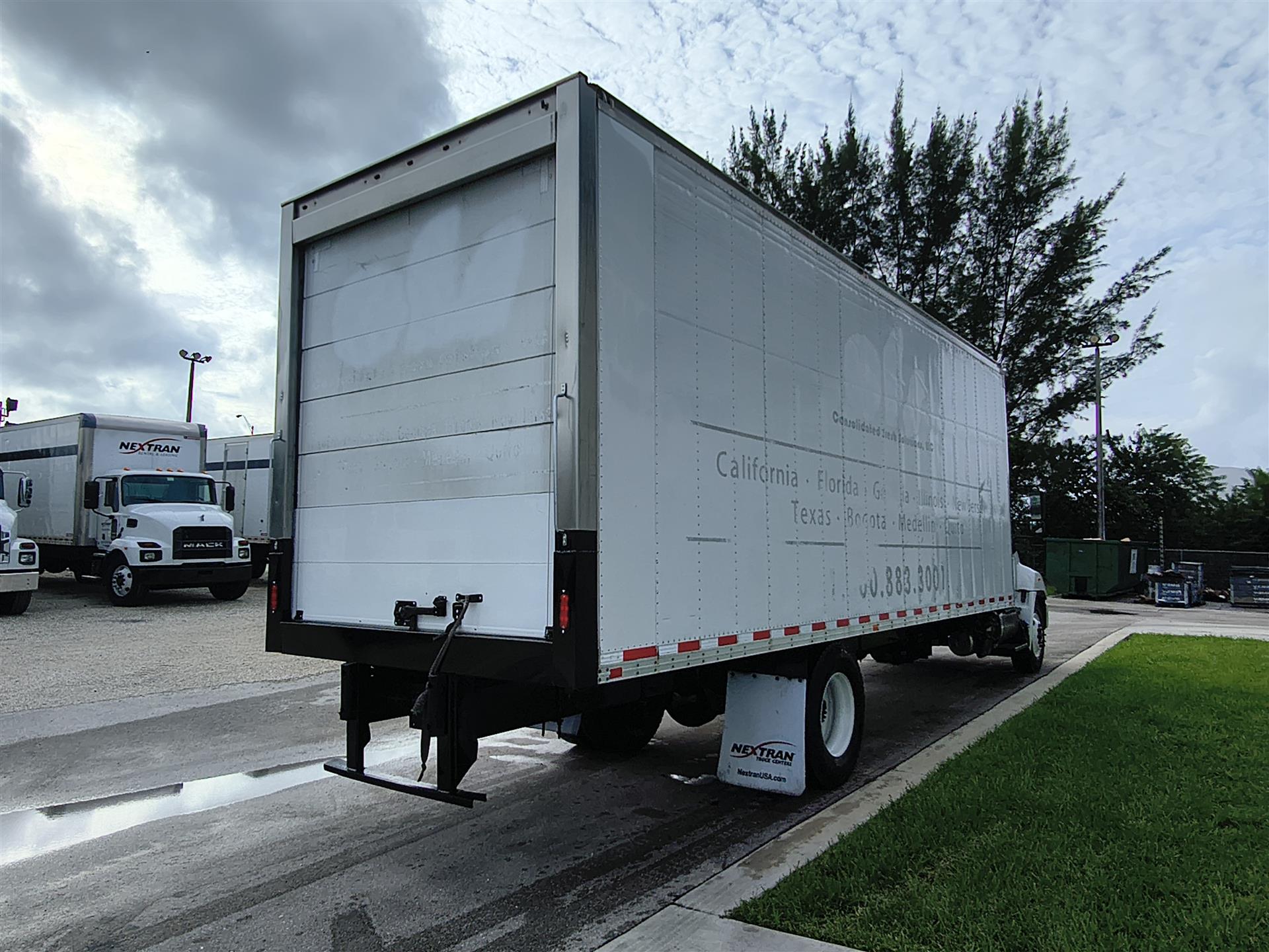 2020 Hino 268 in Fort Lauderdale, FL — photo 4