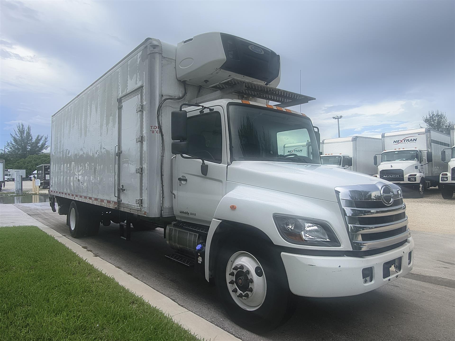 2020 Hino 338 in Fort Lauderdale, FL — photo 3