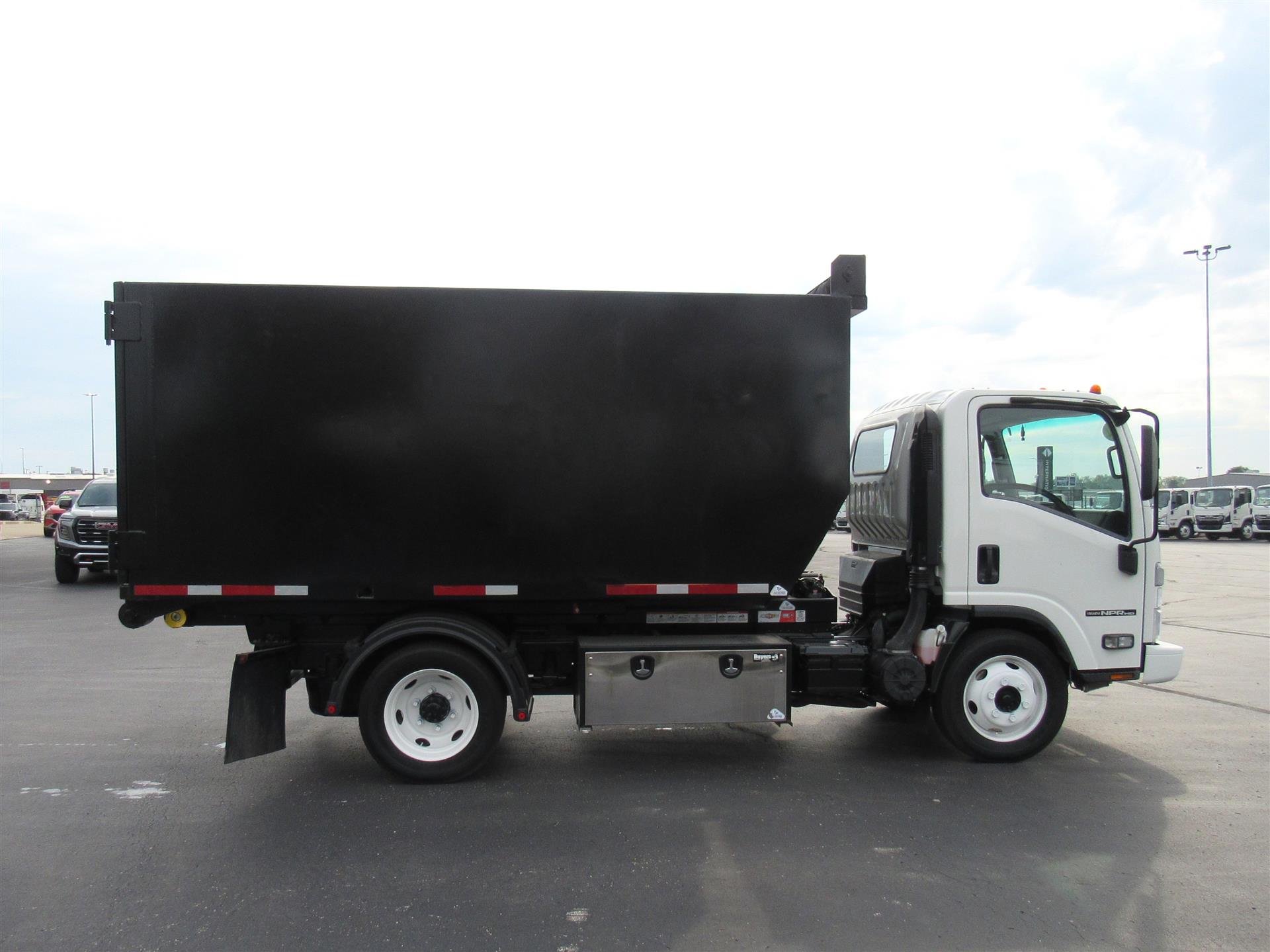 2024 Isuzu in Kansas City, MO — photo 8