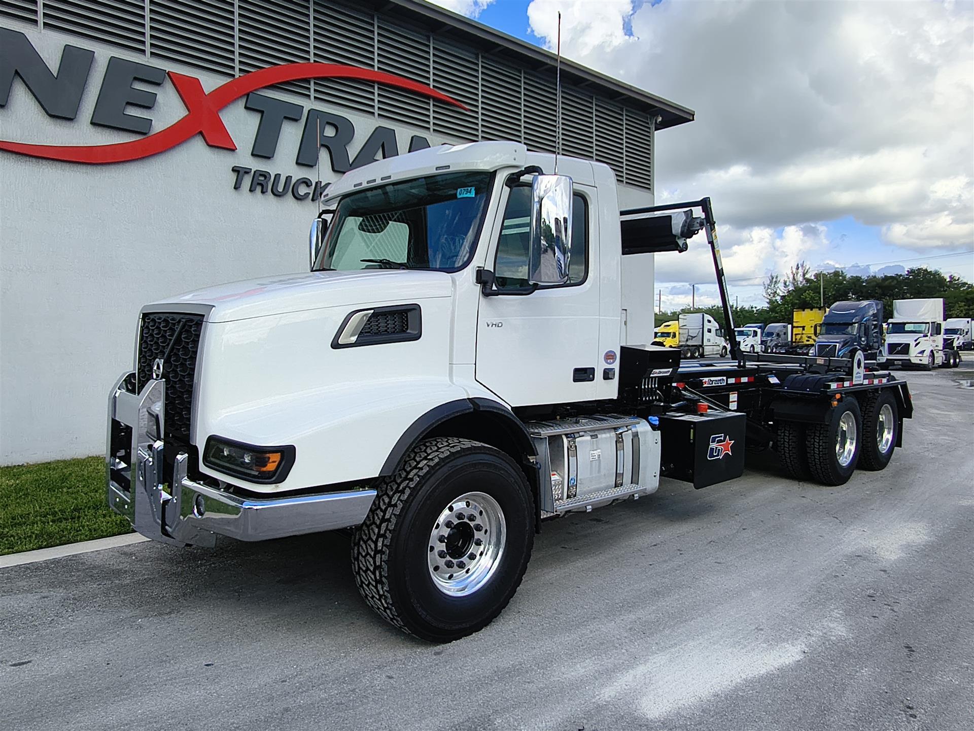 2027 Volvo VHD 300 in Fort Lauderdale, FL — photo 2