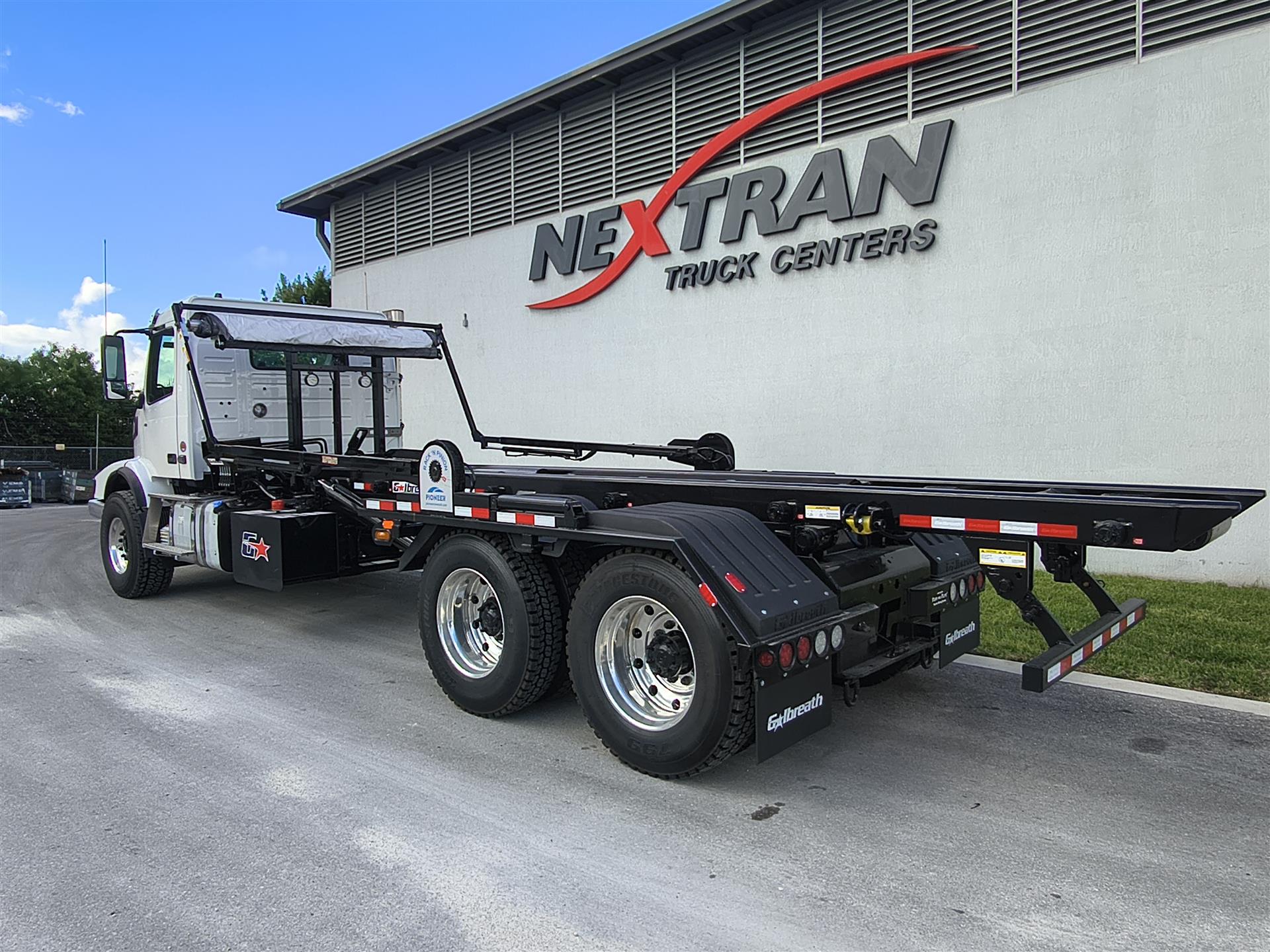 2027 Volvo VHD 300 in Fort Lauderdale, FL — photo 6