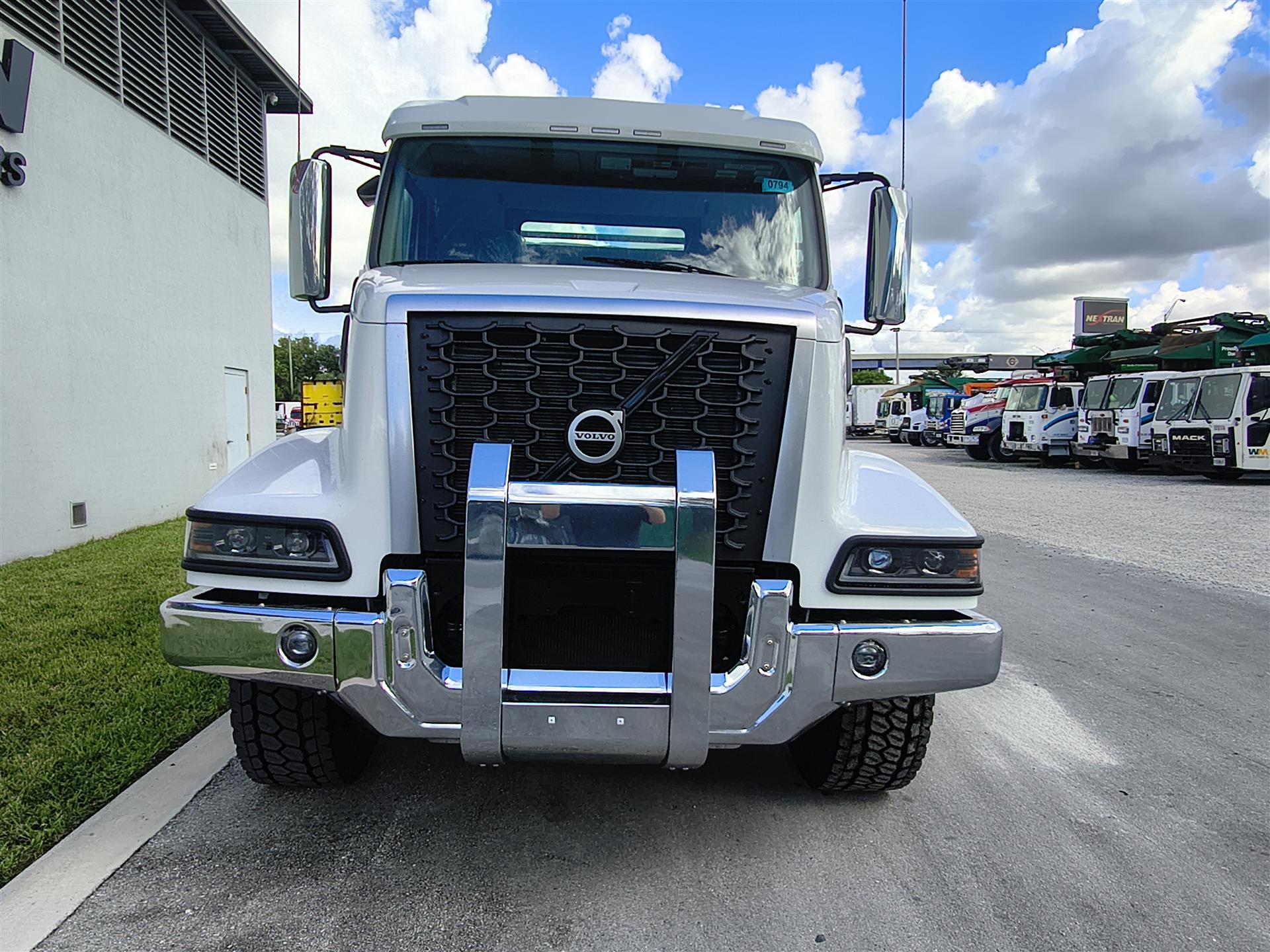 2027 Volvo VHD 300 in Fort Lauderdale, FL — photo 2