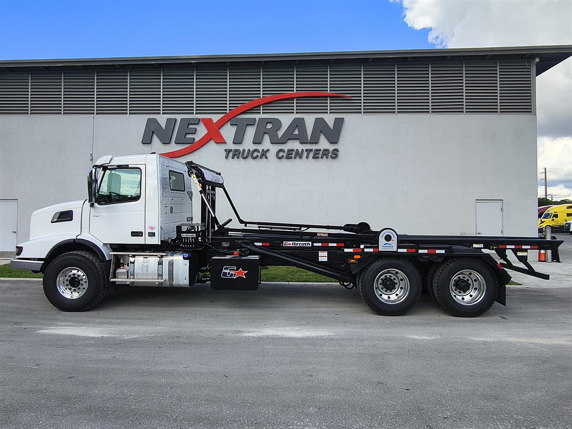 2027 Volvo VHD 300 in Fort Lauderdale, FL — photo 7
