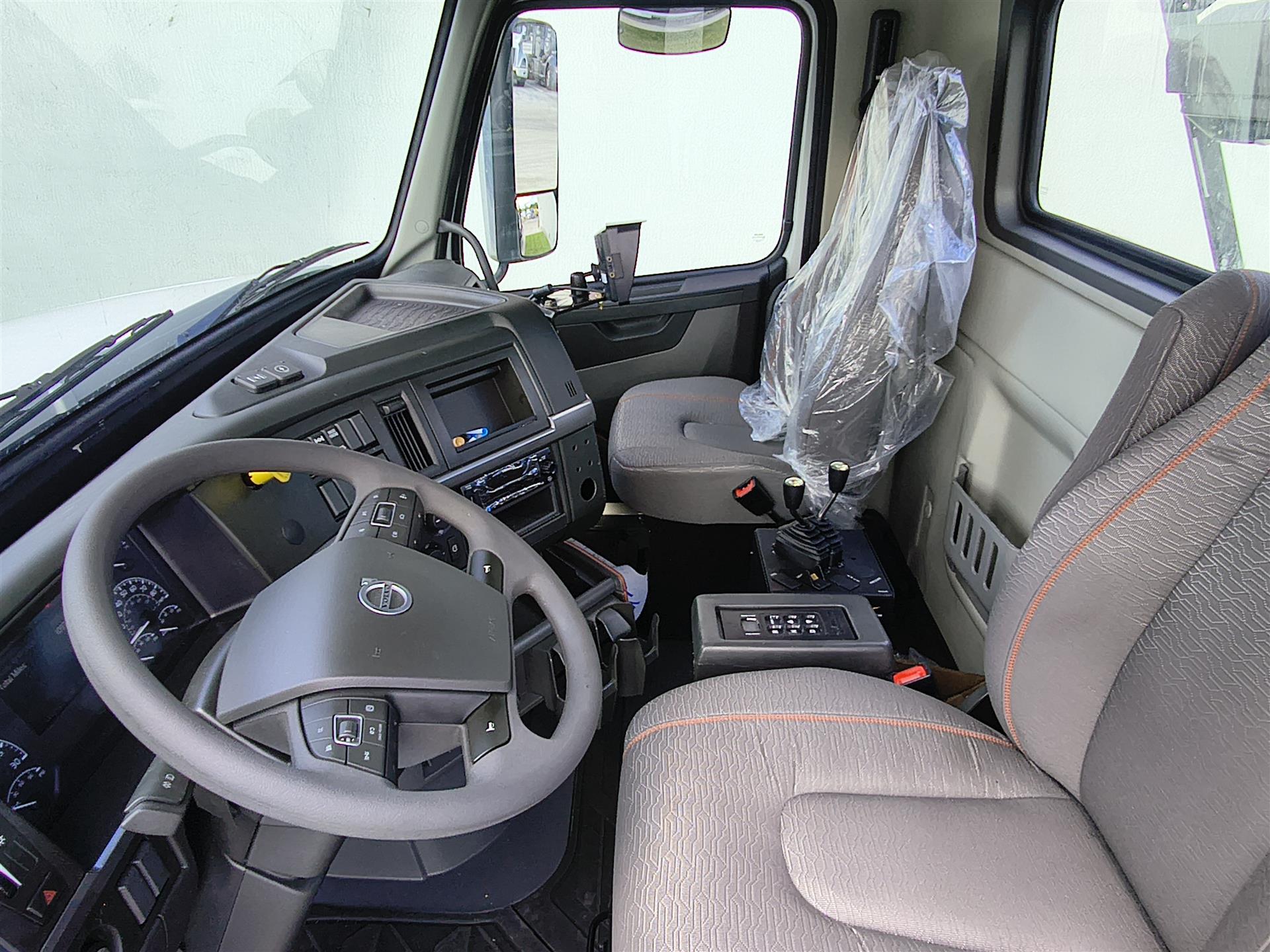 2027 Volvo VHD 300 in Fort Lauderdale, FL — photo 8