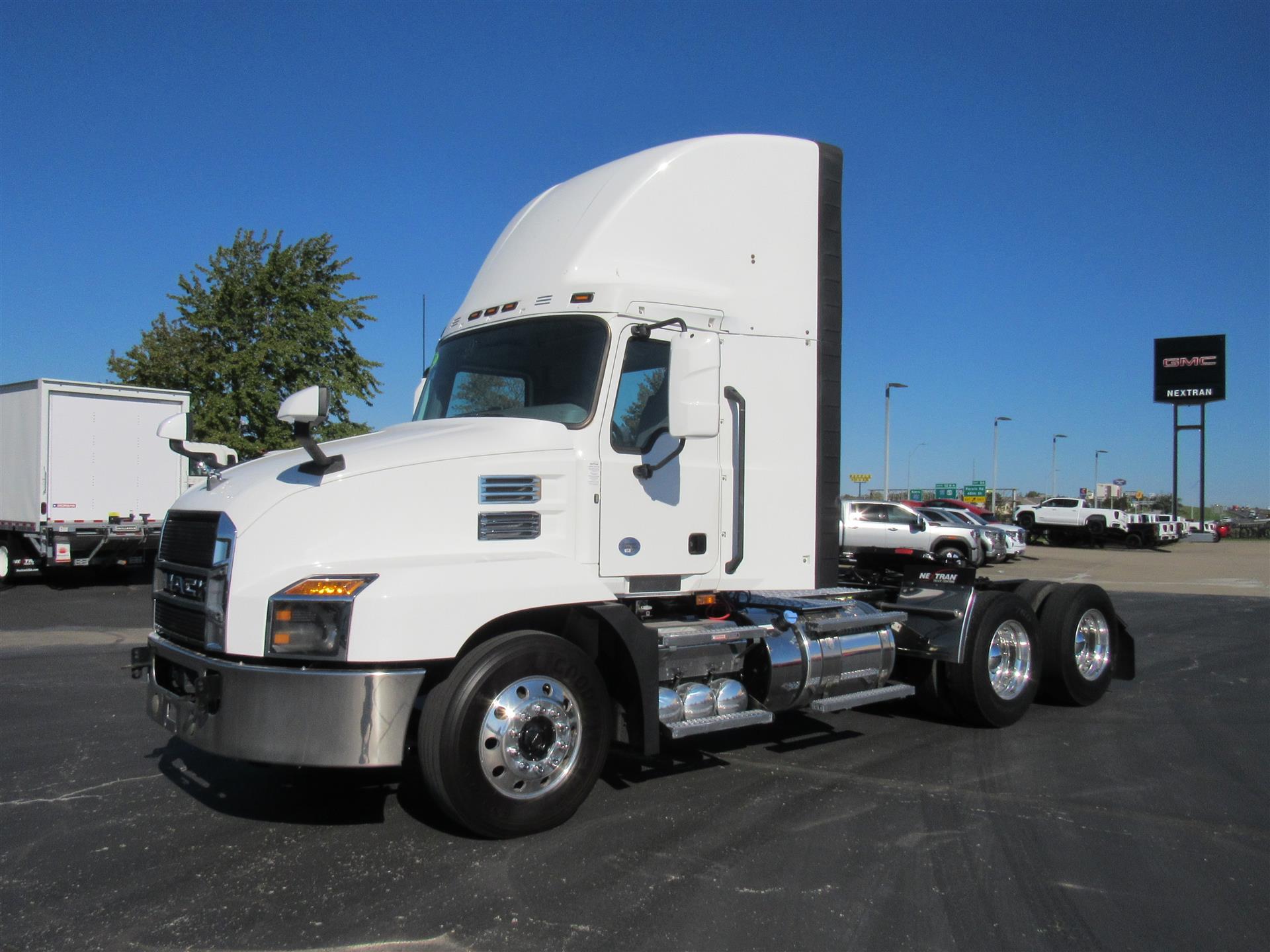 2022 Mack AN64T DAYCAB