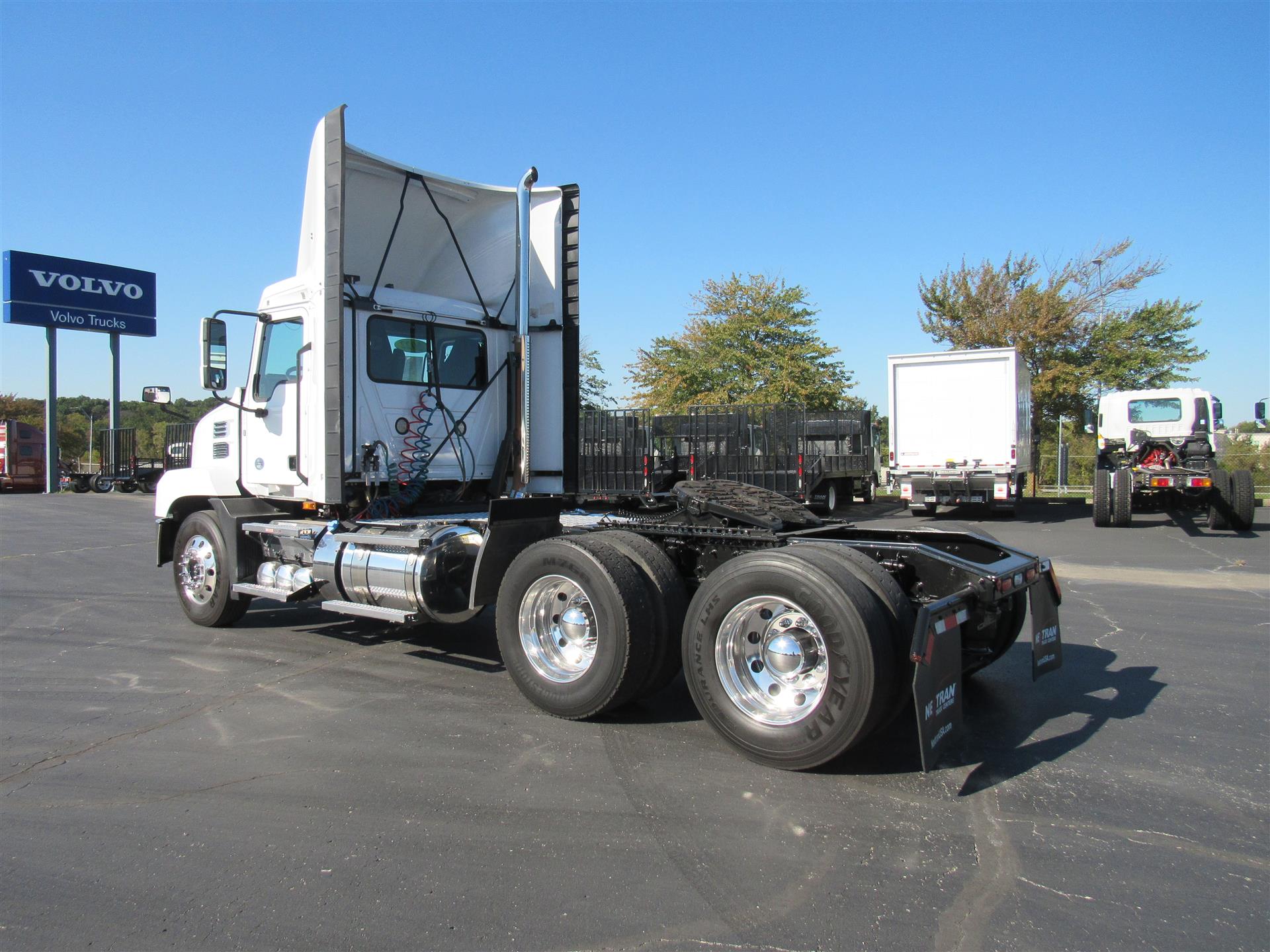 2022 Mack Anthem in Kansas City, MO — photo 3