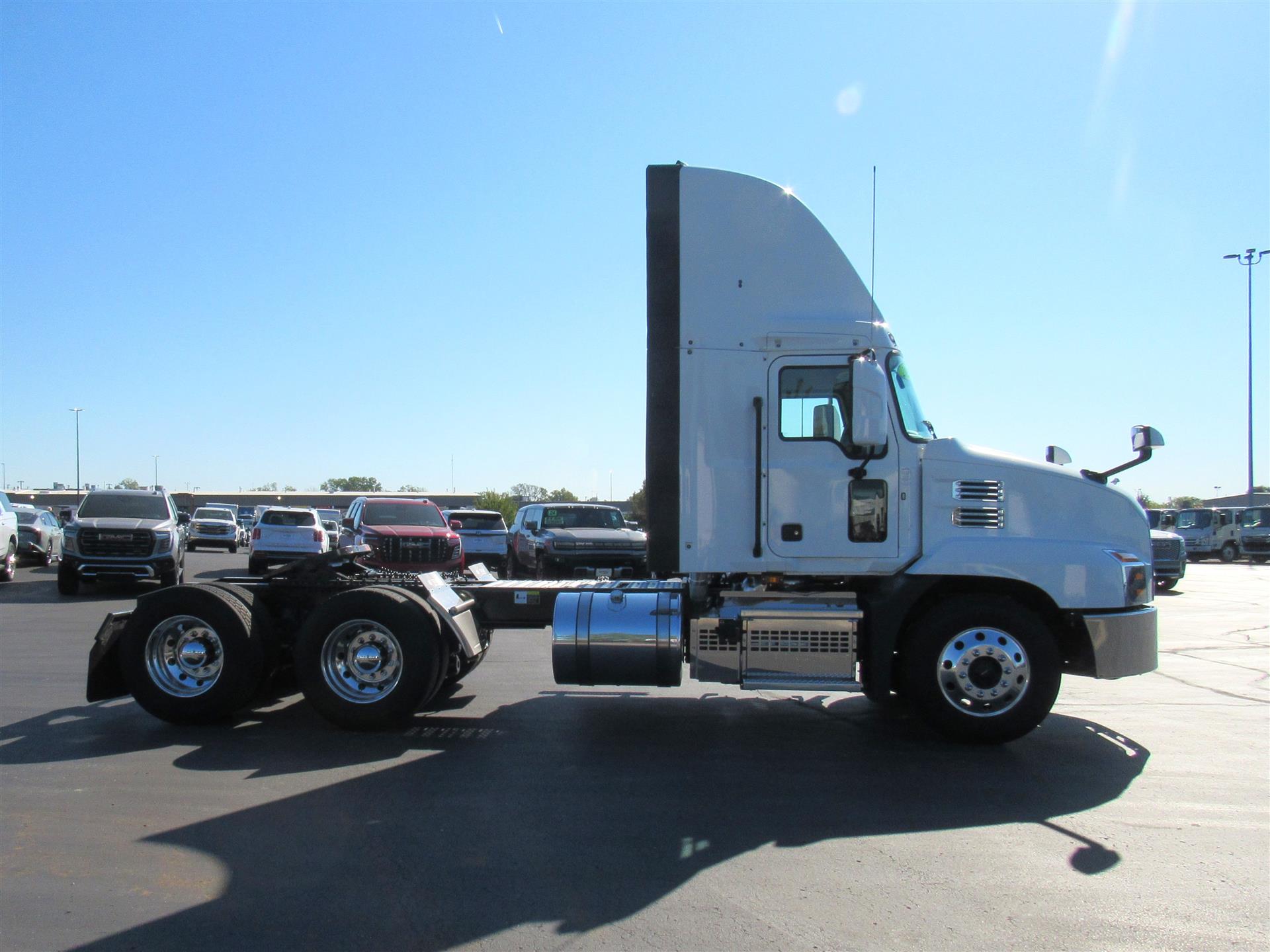 2022 Mack Anthem in Kansas City, MO — photo 7