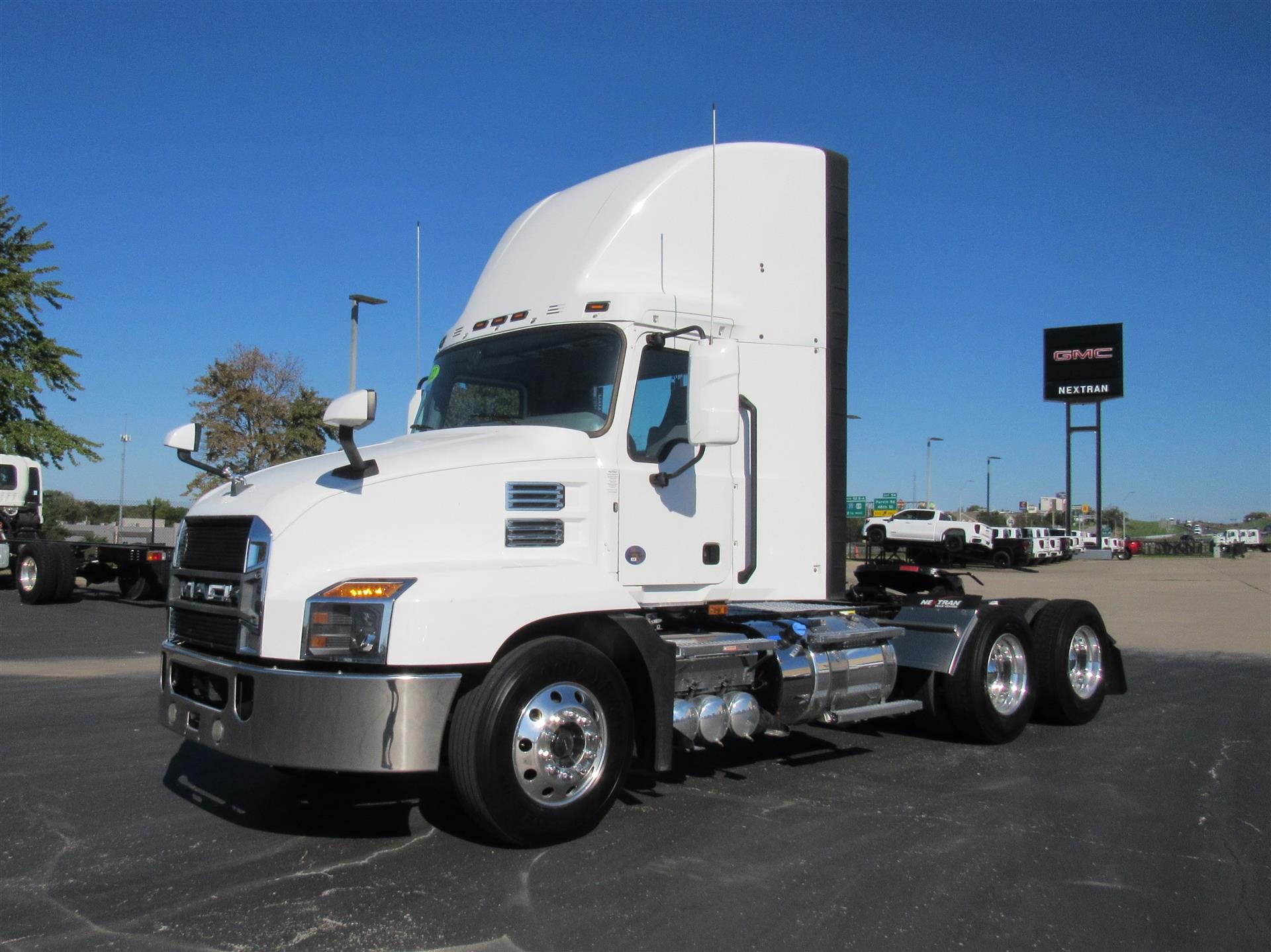2022 Mack AN64T DAYCAB