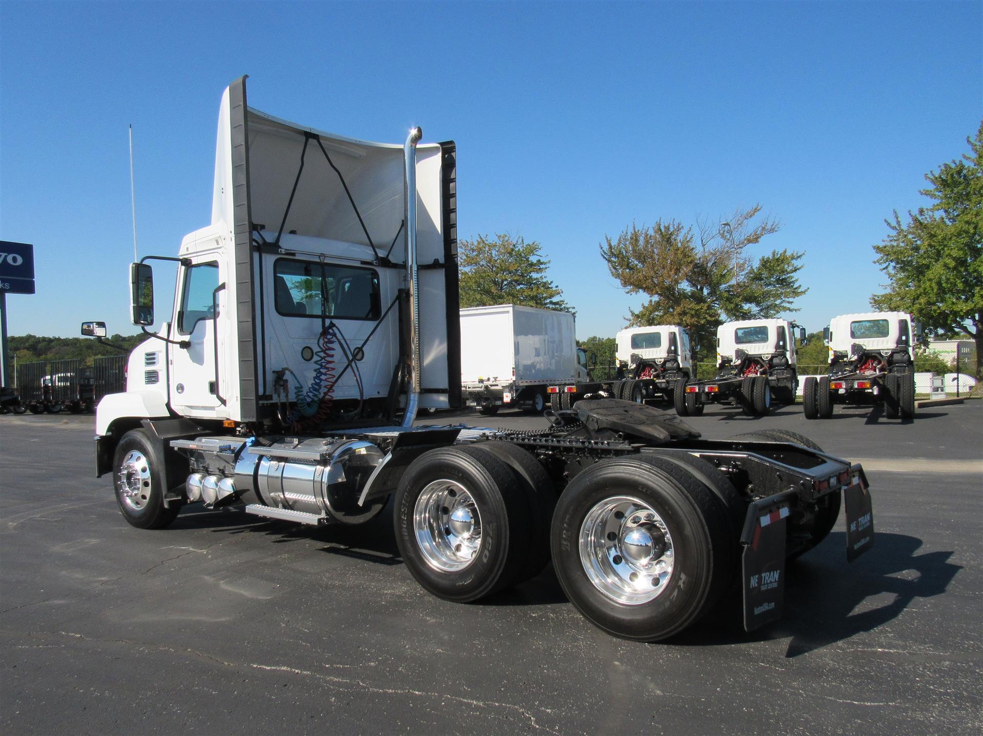 2022 Mack Anthem in Kansas City, MO — photo 2