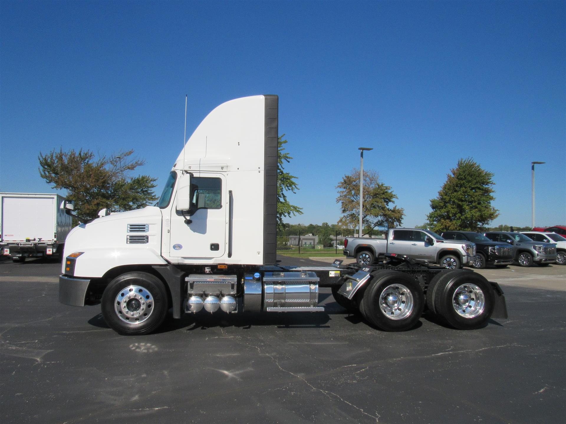 2022 Mack Anthem in Kansas City, MO — photo 3