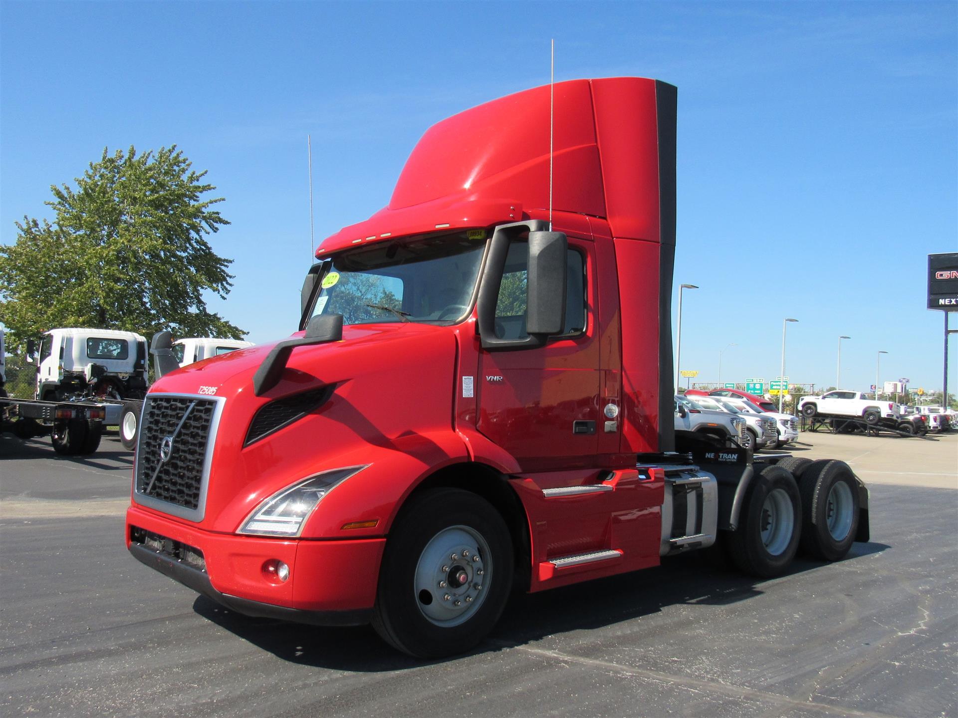 2022 Volvo VNR 640 in Kansas City, MO
