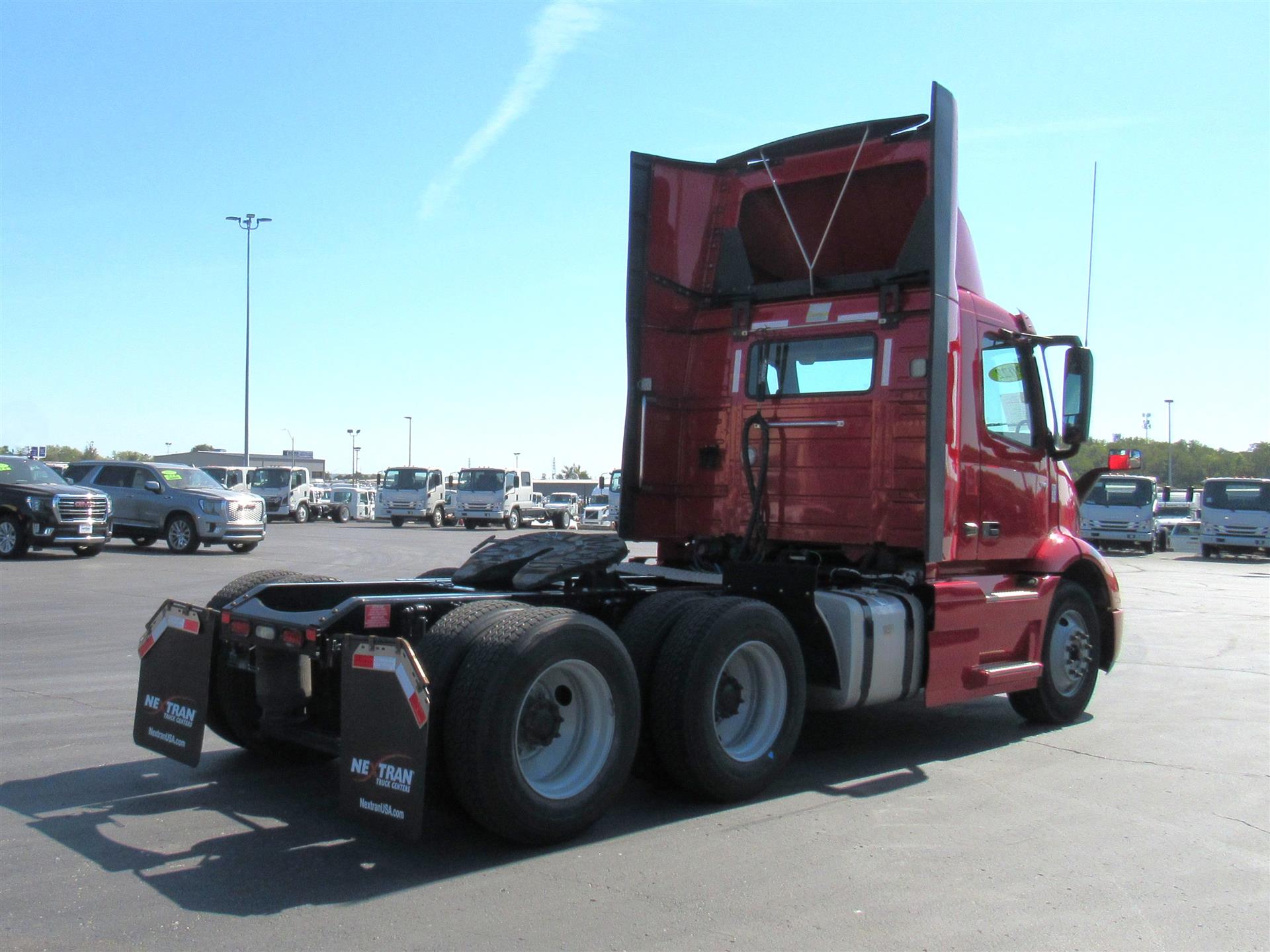 2022 Volvo VNR 640 in Kansas City, MO — photo 5