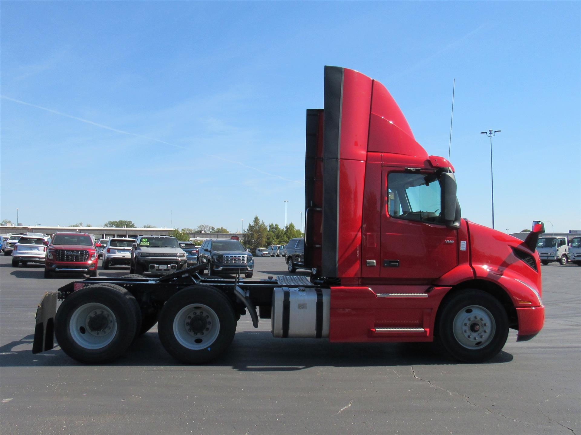 2022 Volvo VNR 640 in Kansas City, MO — photo 6
