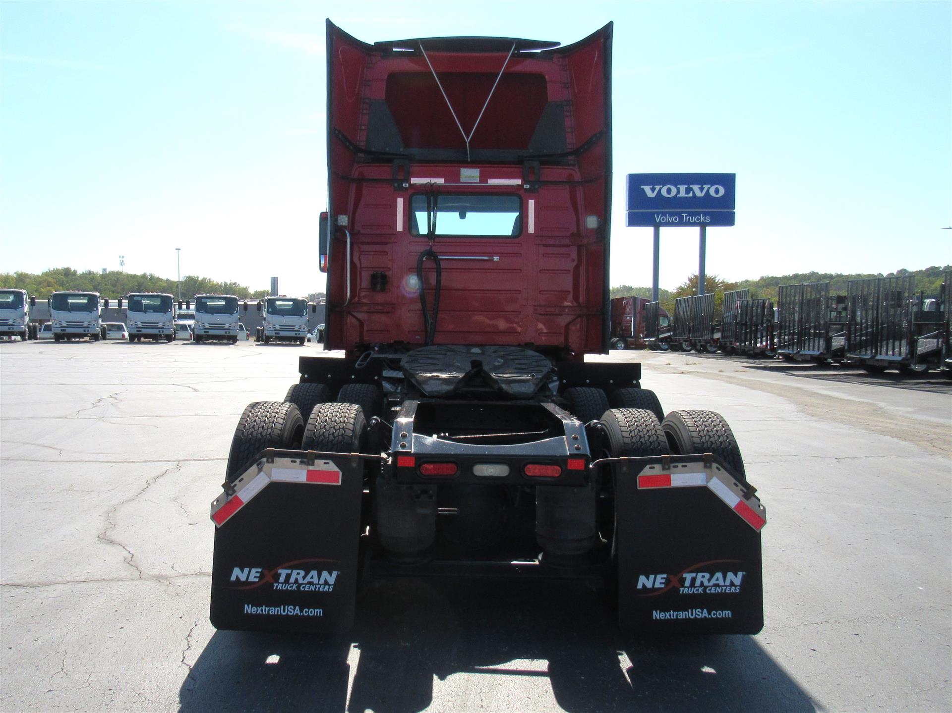 2022 Volvo VNR 640 in Kansas City, MO — photo 4