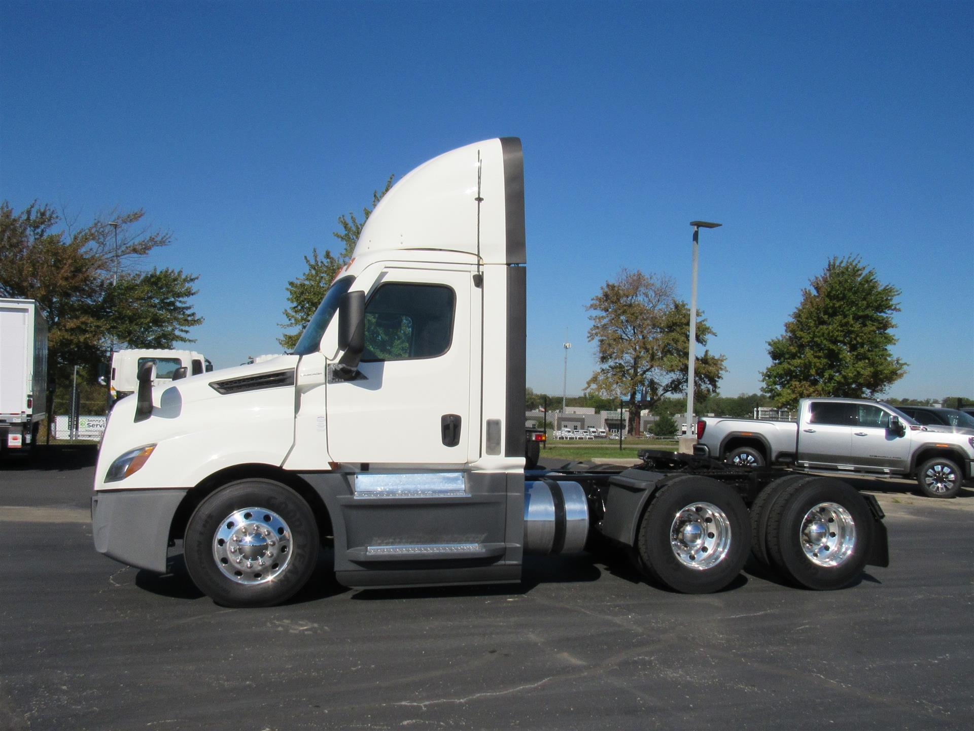 2021 Freightliner in Kansas City, MO — photo 2