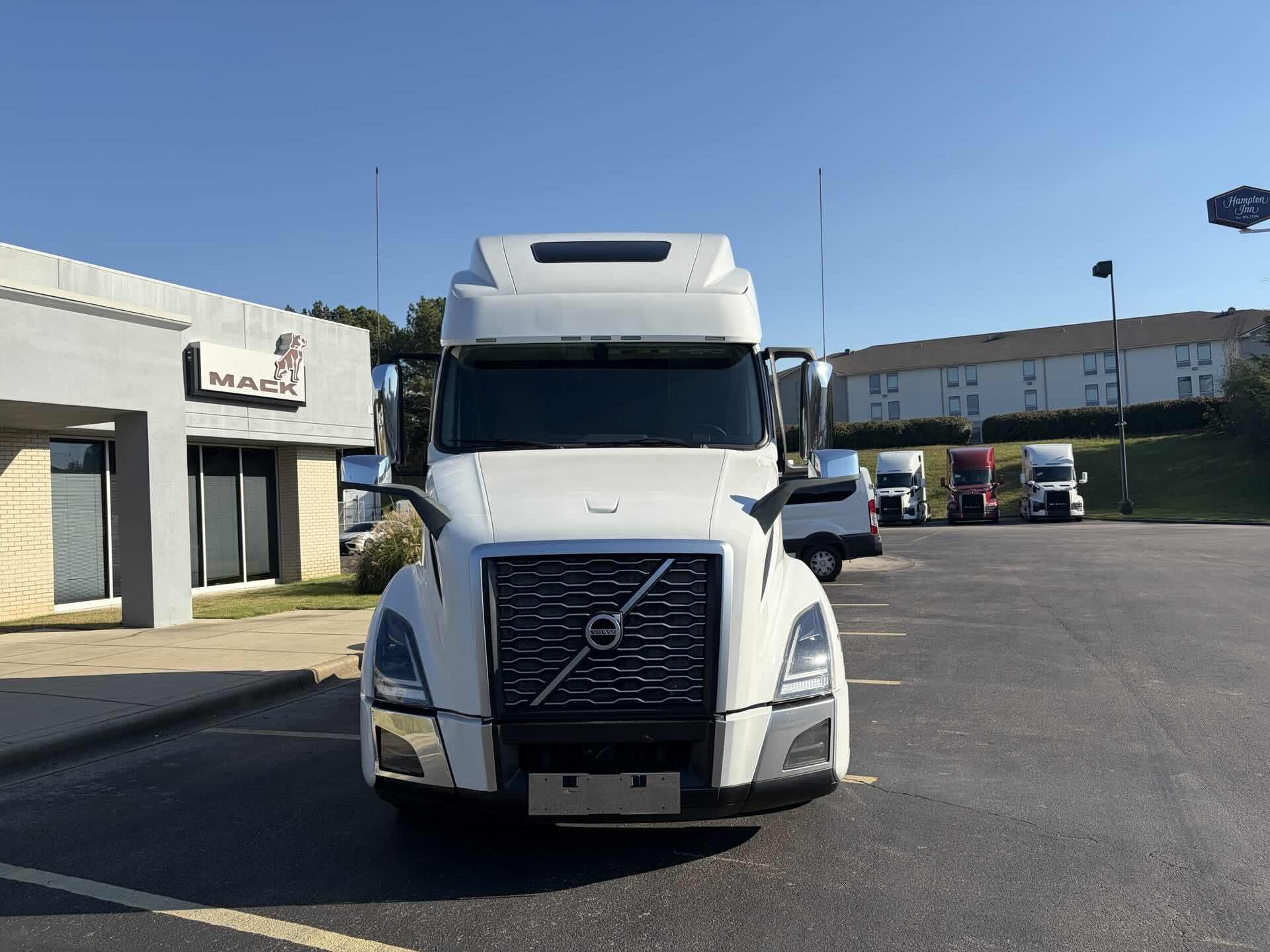 2023 Volvo VNL 860 in Fultondale, AL — photo 2