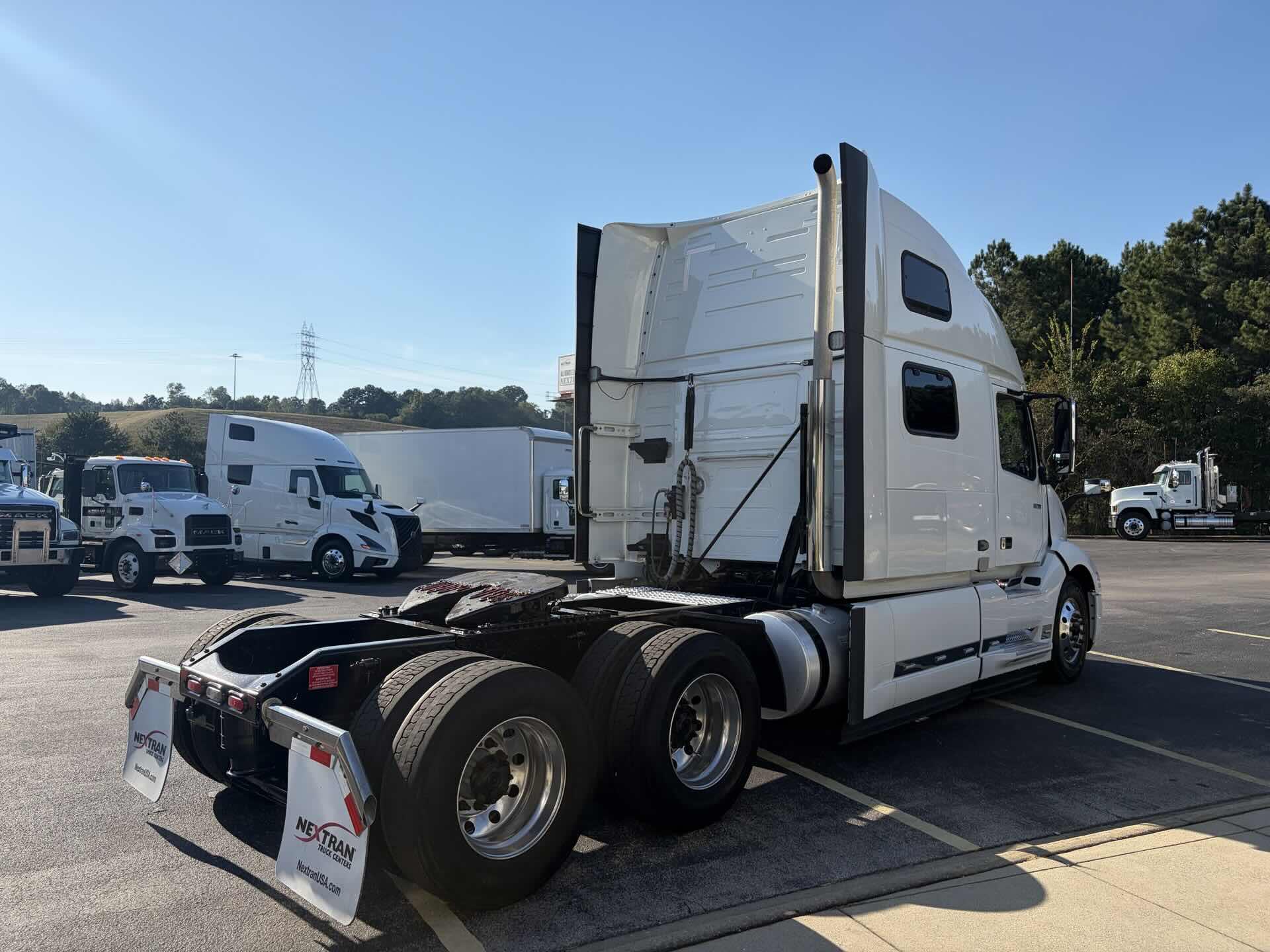 2023 Volvo VNL 860 in Fultondale, AL — photo 5