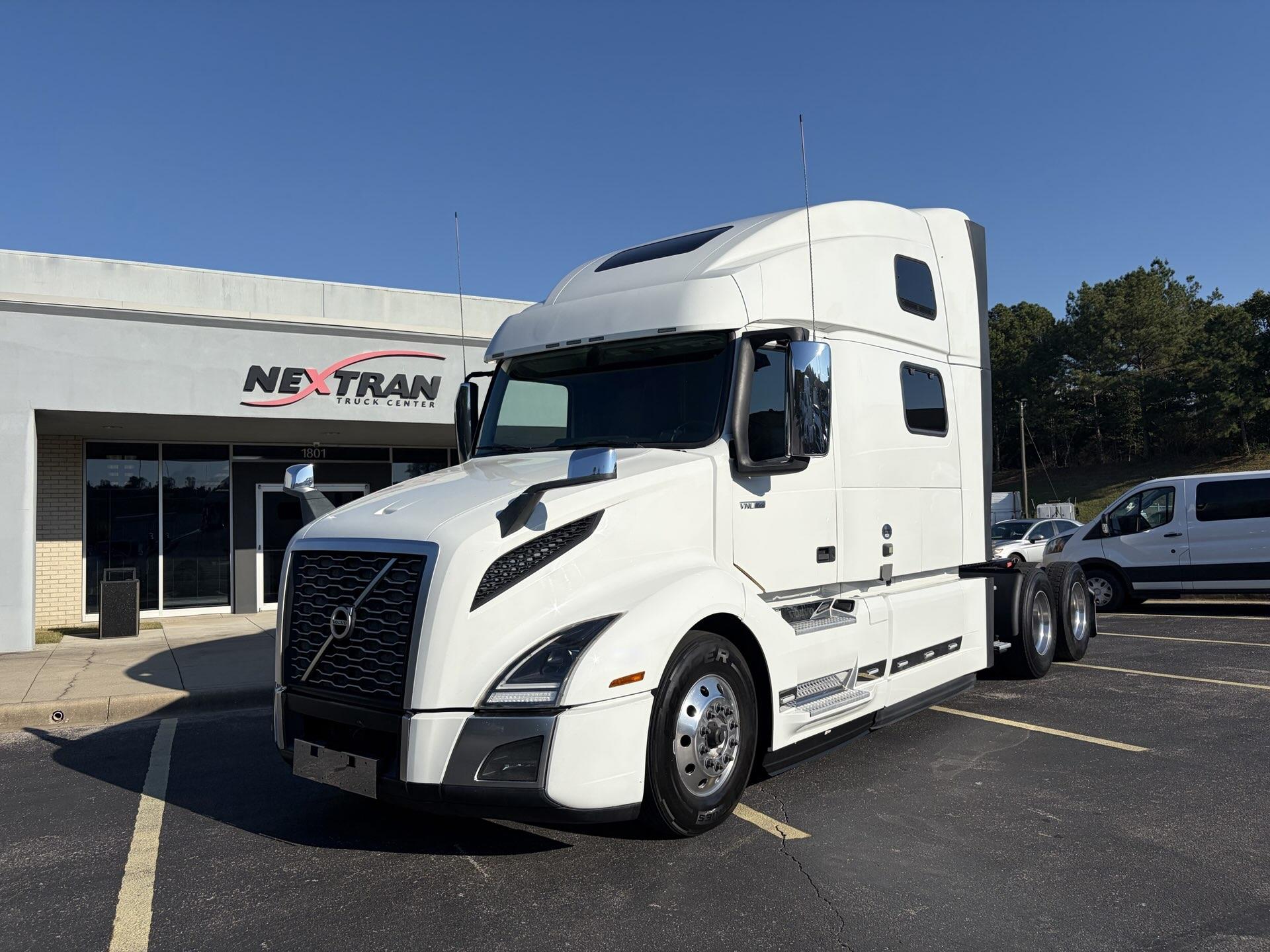 2023 Volvo VNL 860 in Fultondale, AL