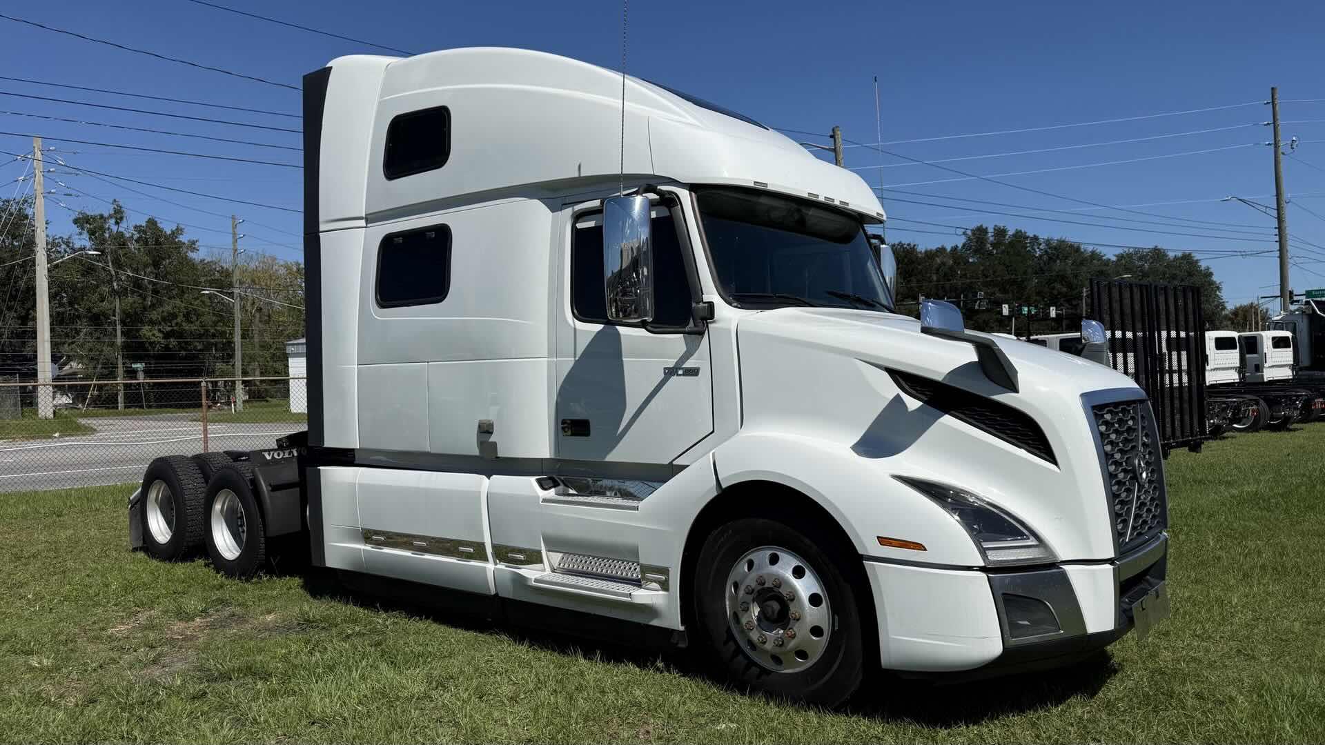 2023 Volvo VNL 860 in Orlando, FL — photo 7