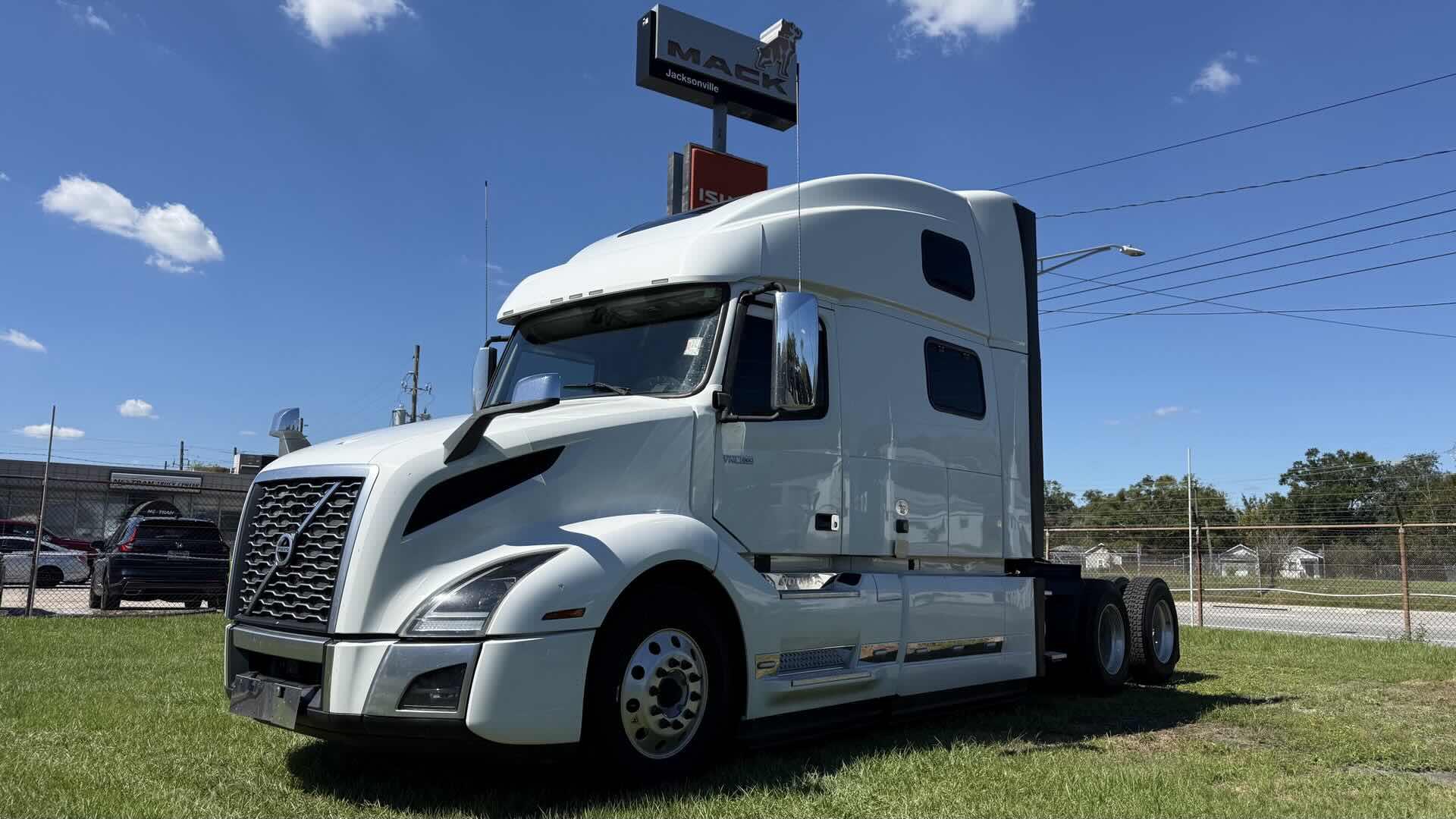 2023 Volvo VNL 860 in Orlando, FL