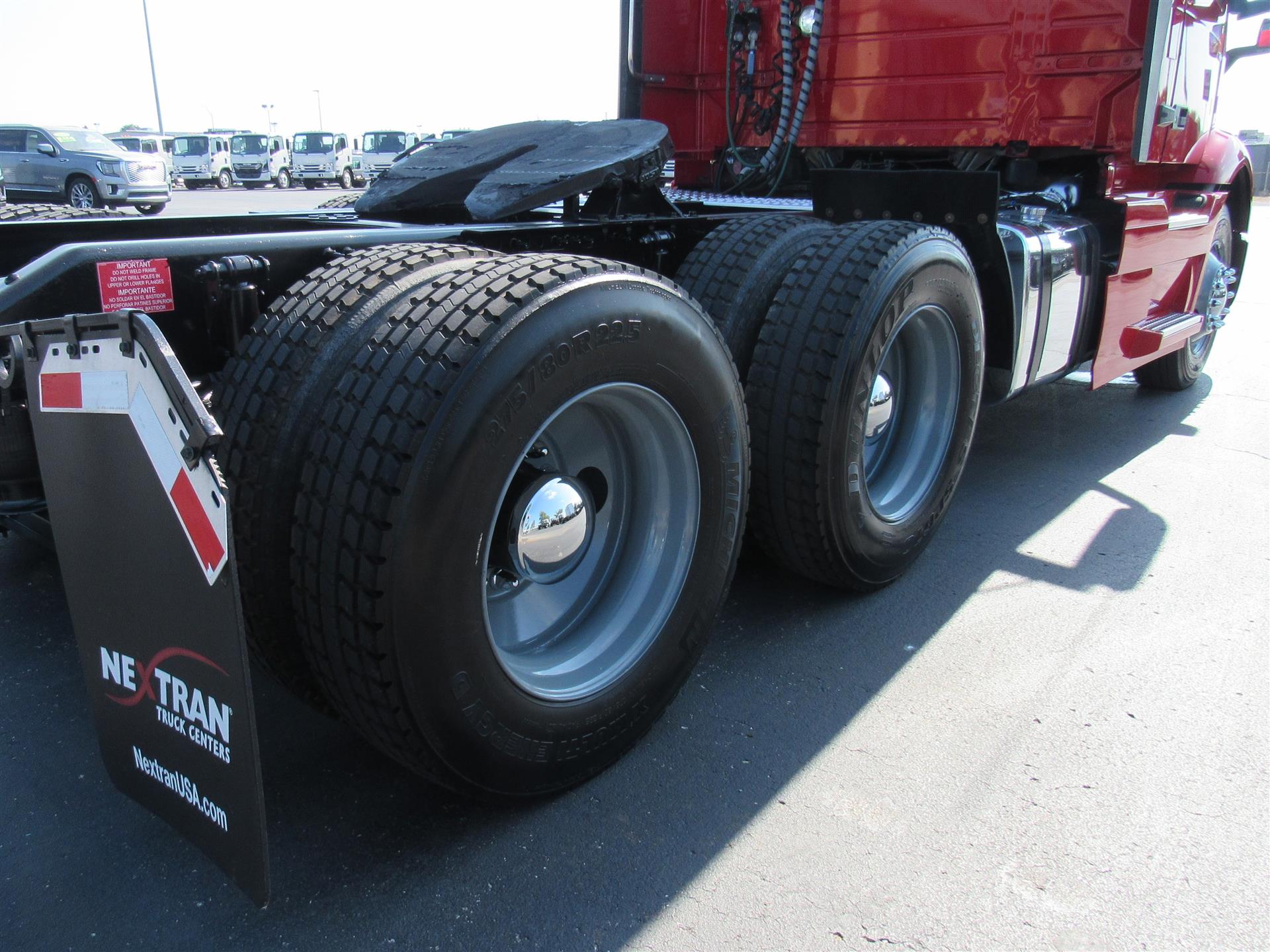 2022 Volvo VNR 640 in Kansas City, MO — photo 6