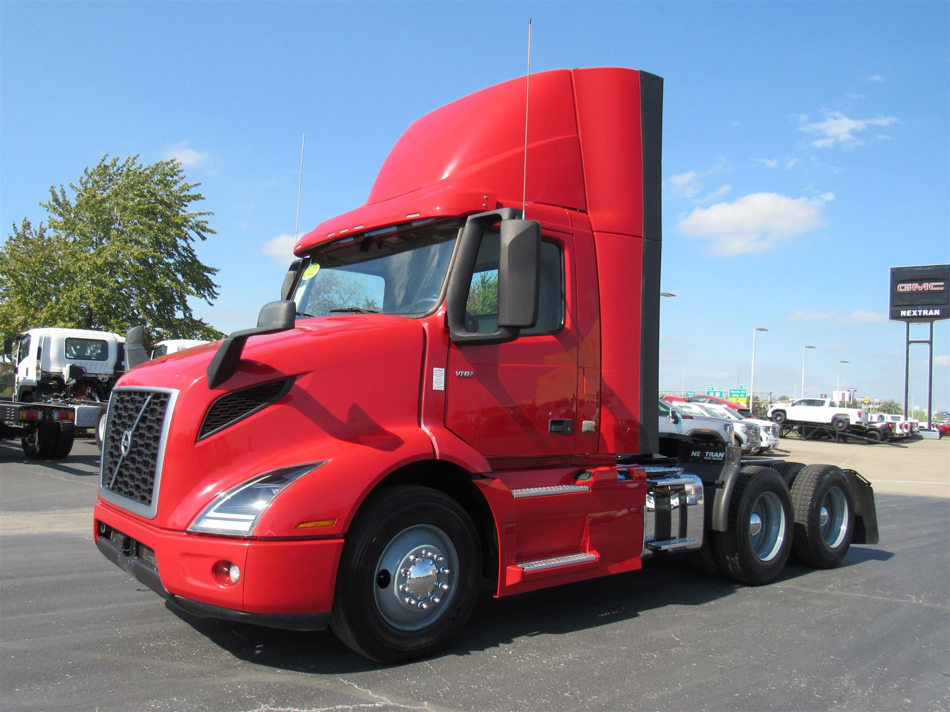2022 Volvo VNR64T300