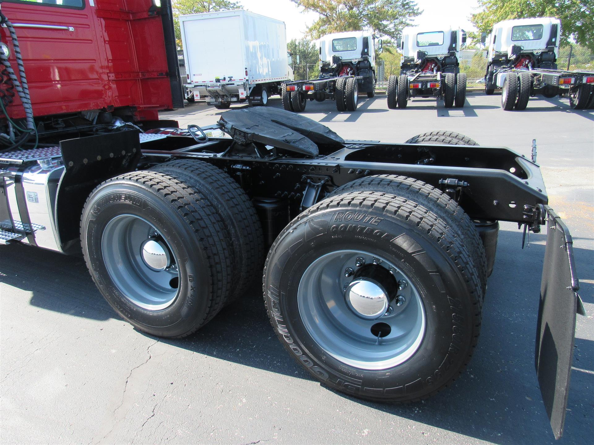 2022 Volvo VNR 640 in Kansas City, MO — photo 3