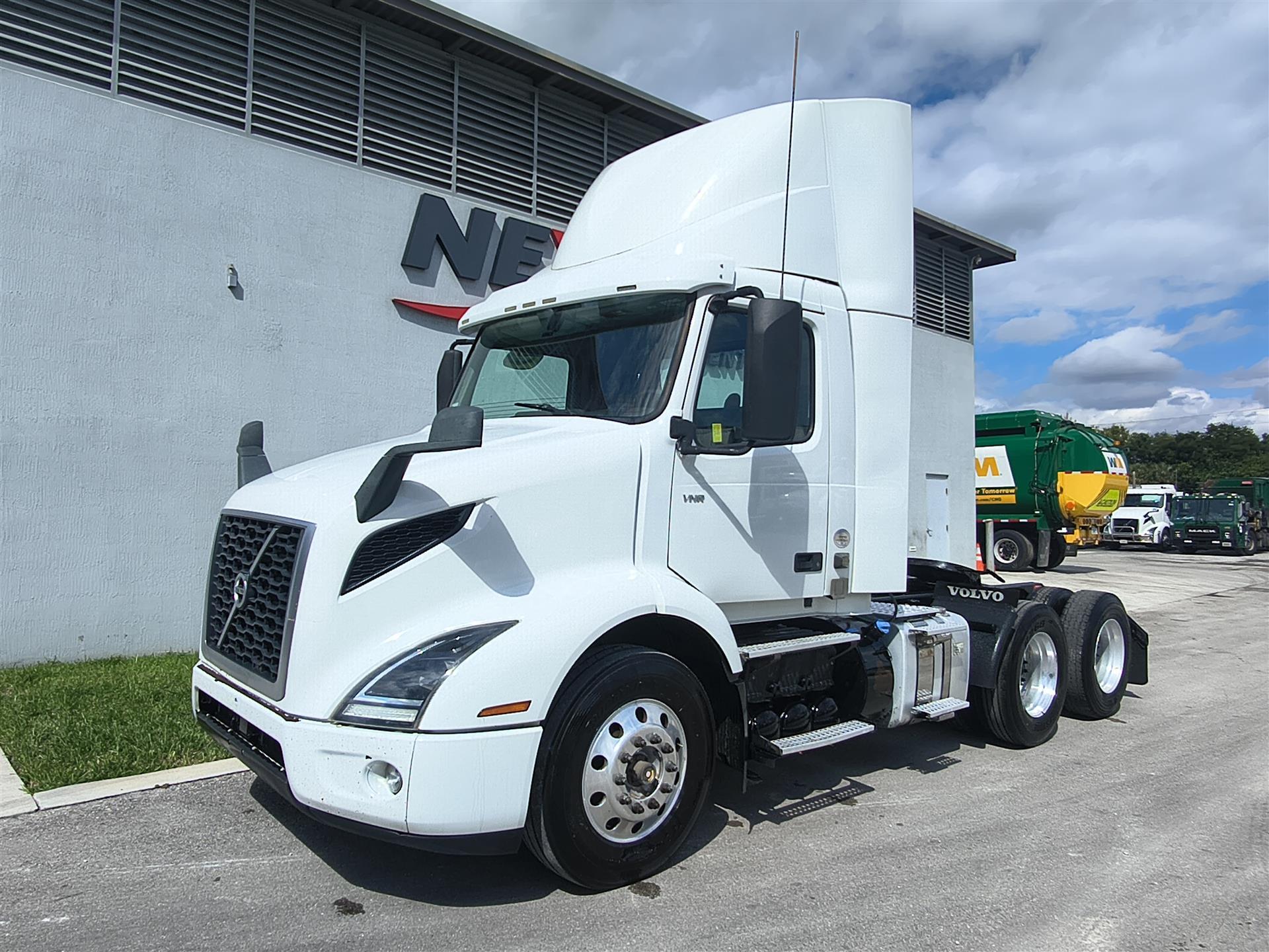 2020 Volvo VNR 640 in Fort Lauderdale, FL