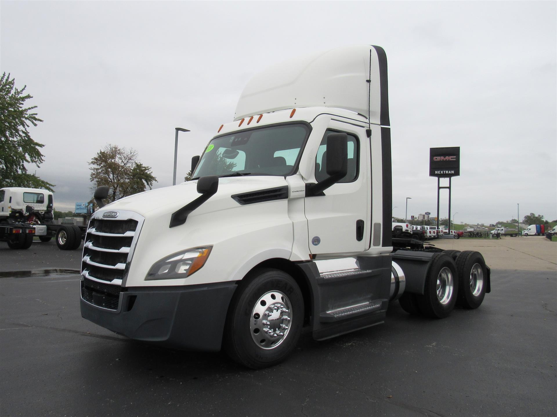 2021 Freightliner Cascadia Day Cab