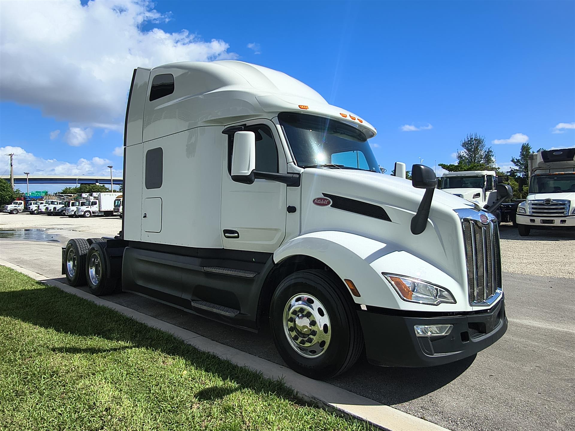 2023 Peterbilt 579 in Fort Lauderdale, FL — photo 3