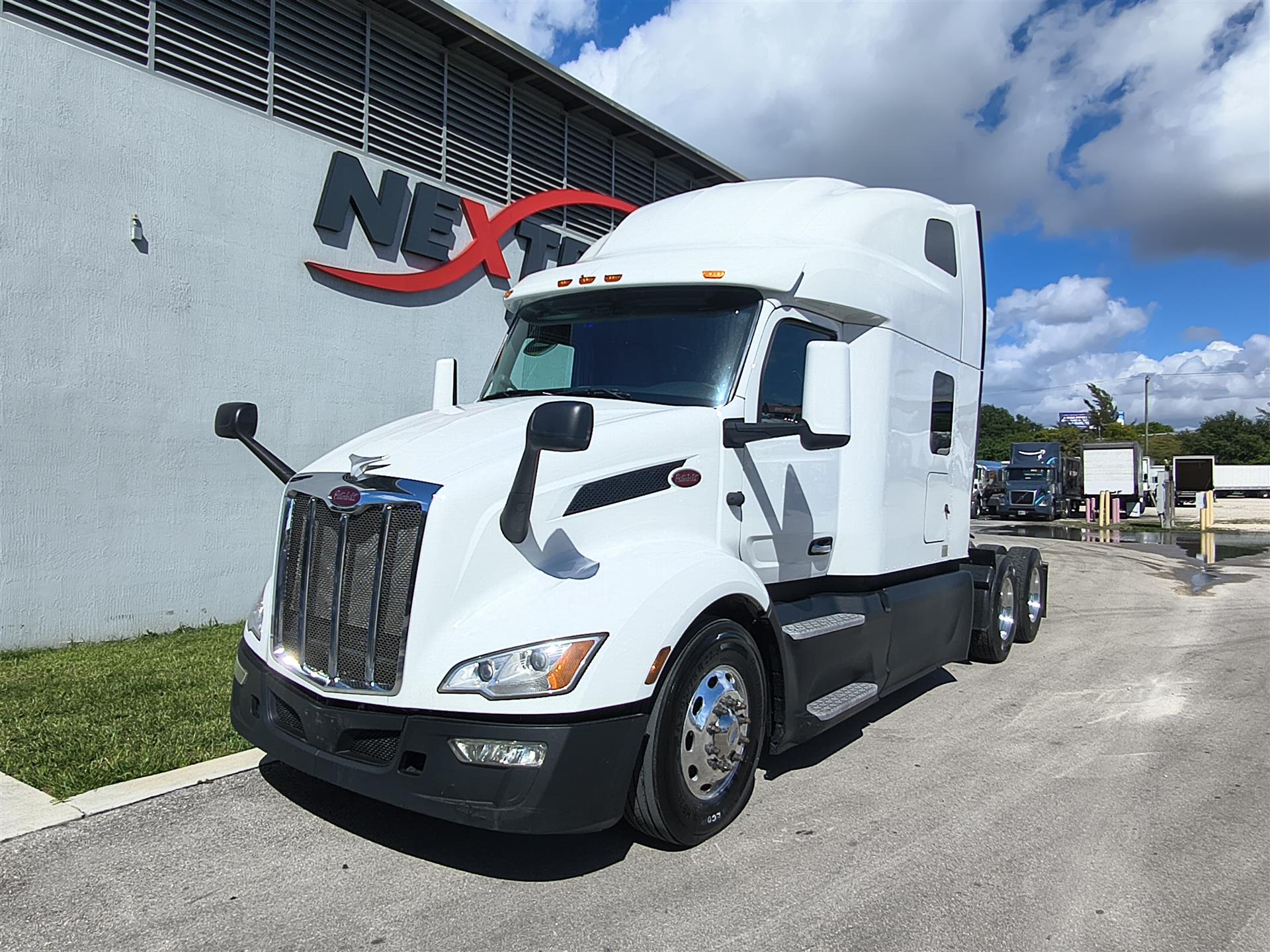 2023 Peterbilt 579 in Fort Lauderdale, FL