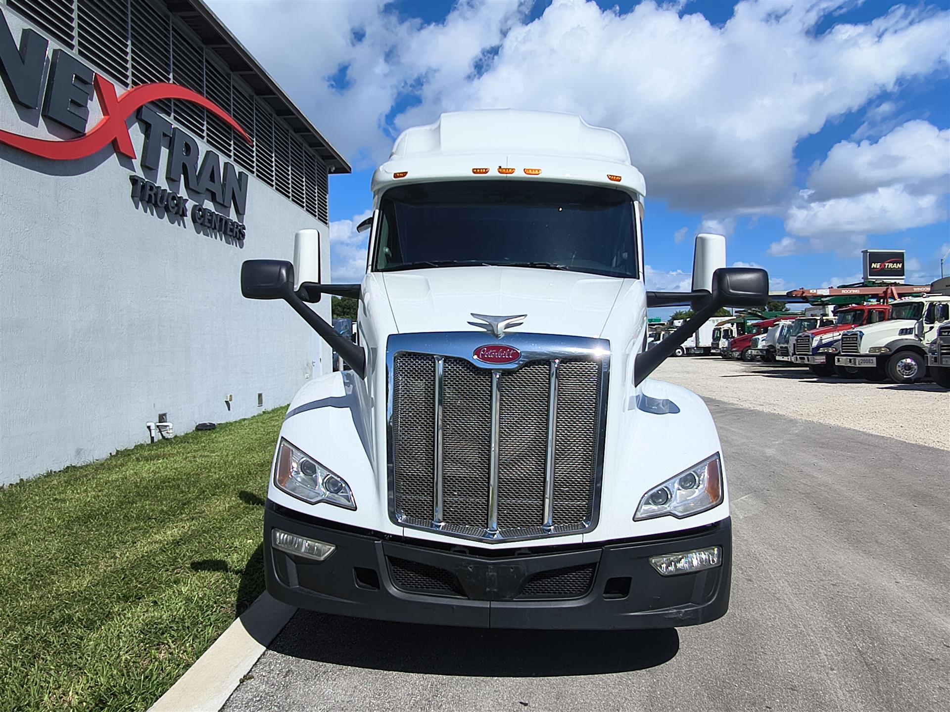 2023 Peterbilt 579 in Fort Lauderdale, FL — photo 2