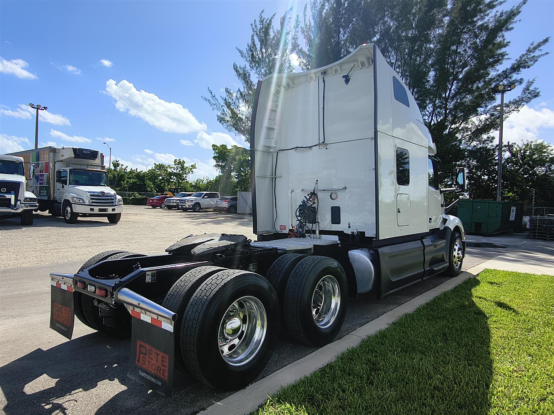 2023 Peterbilt 579 in Fort Lauderdale, FL — photo 4