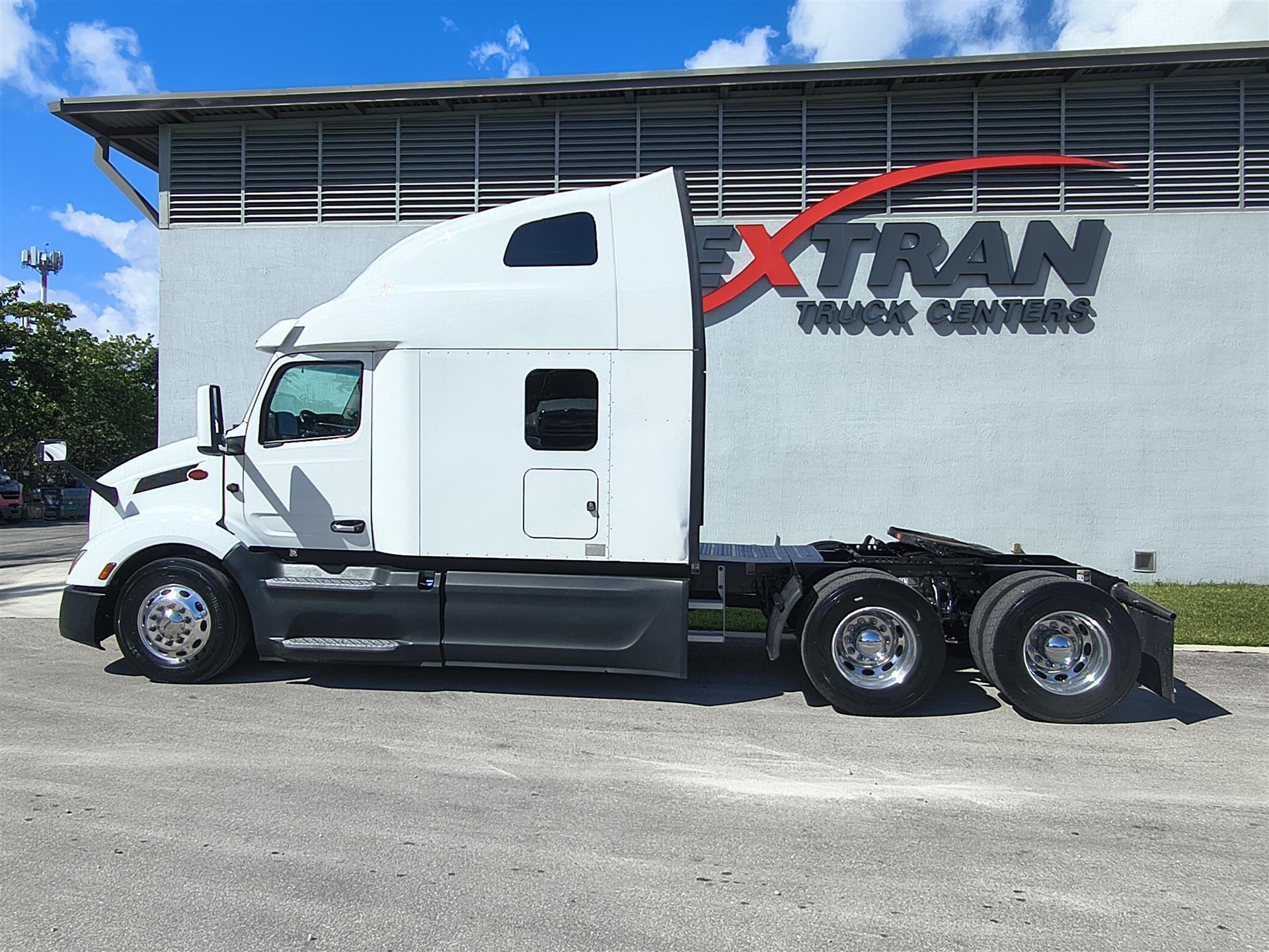 2023 Peterbilt 579 in Fort Lauderdale, FL — photo 7