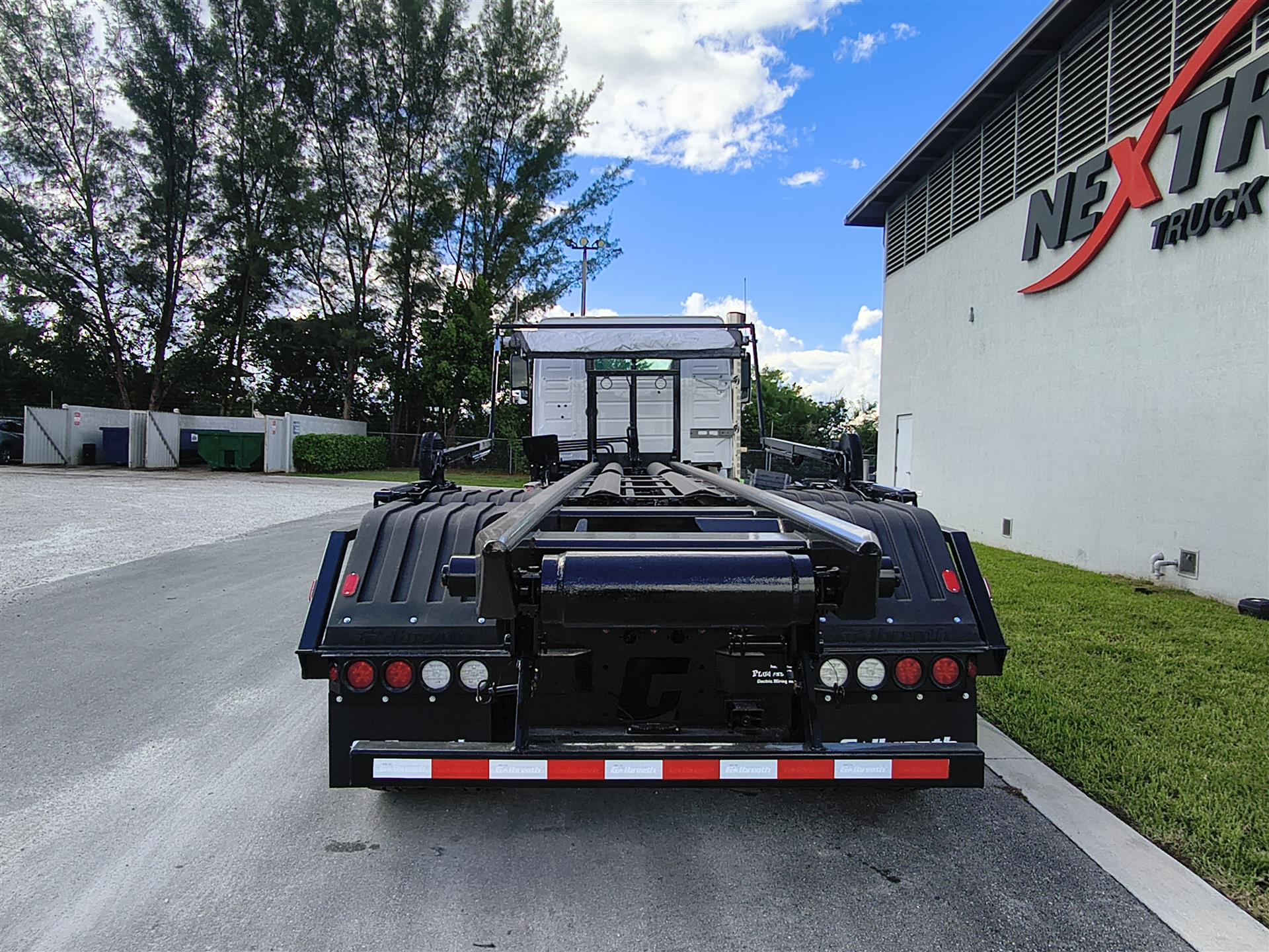 2027 Volvo VHD 300 in Fort Lauderdale, FL — photo 6