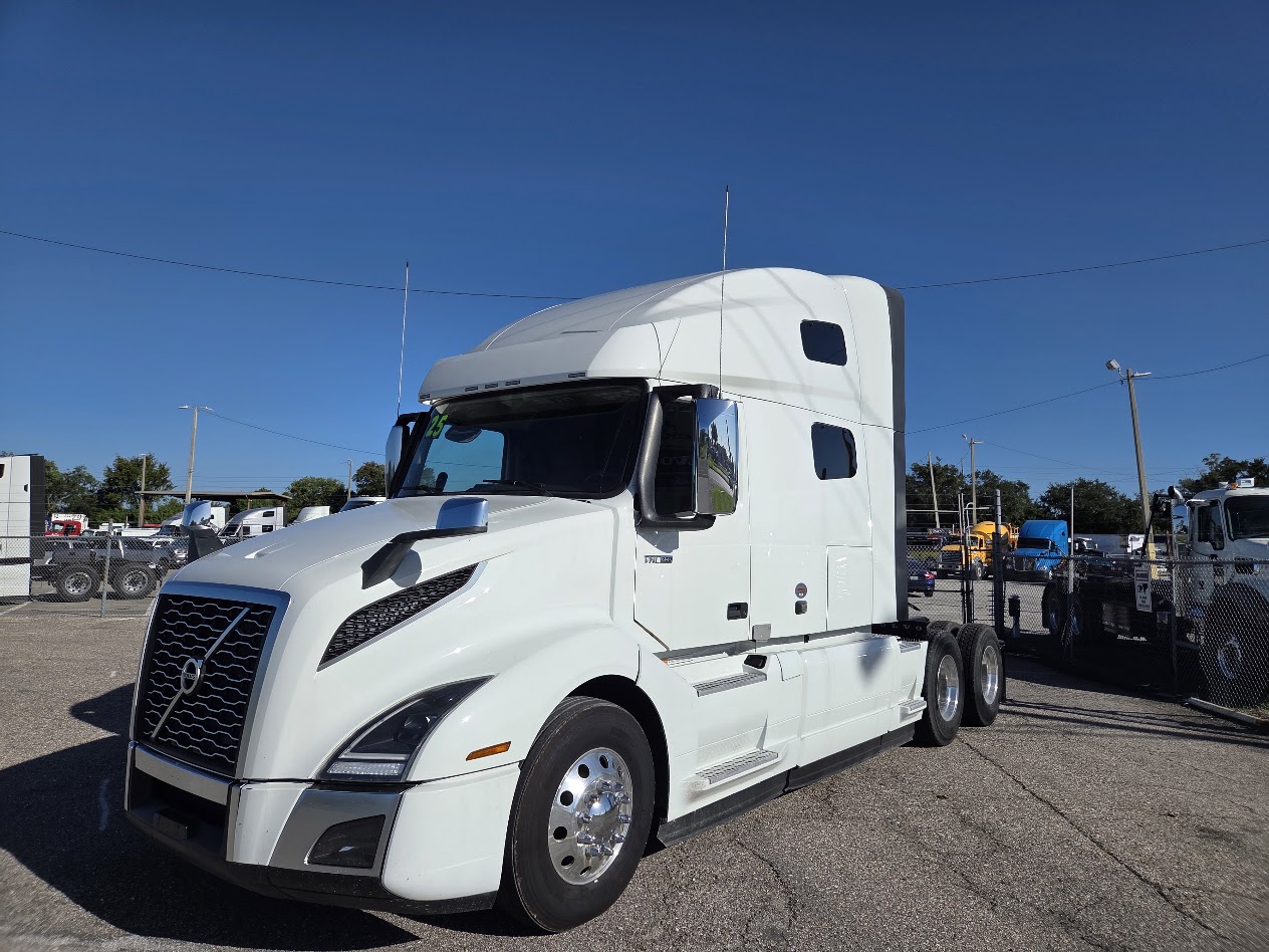2025 Volvo VNL64T760