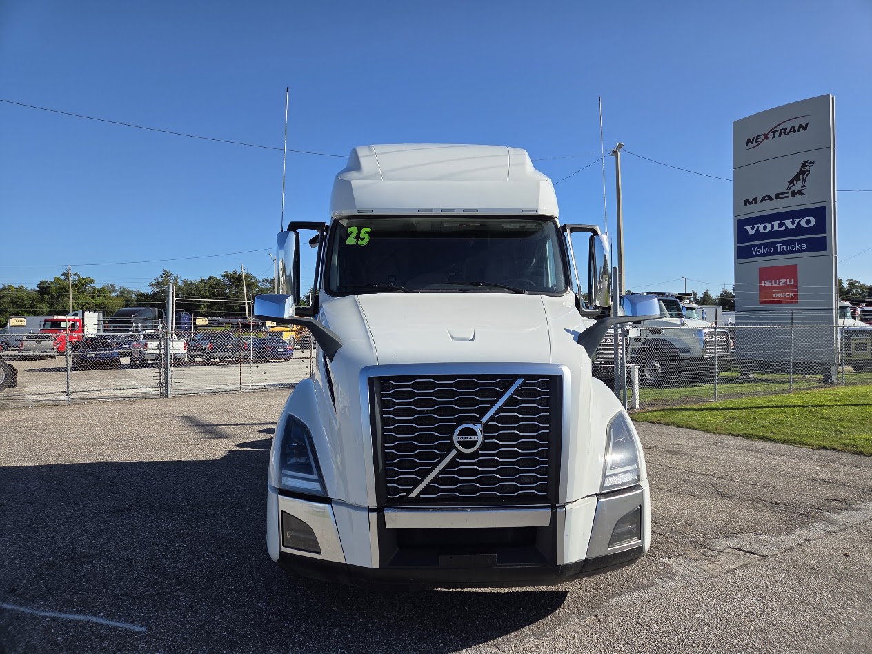 2025 Volvo VNL 760 in Tampa, FL — photo 2